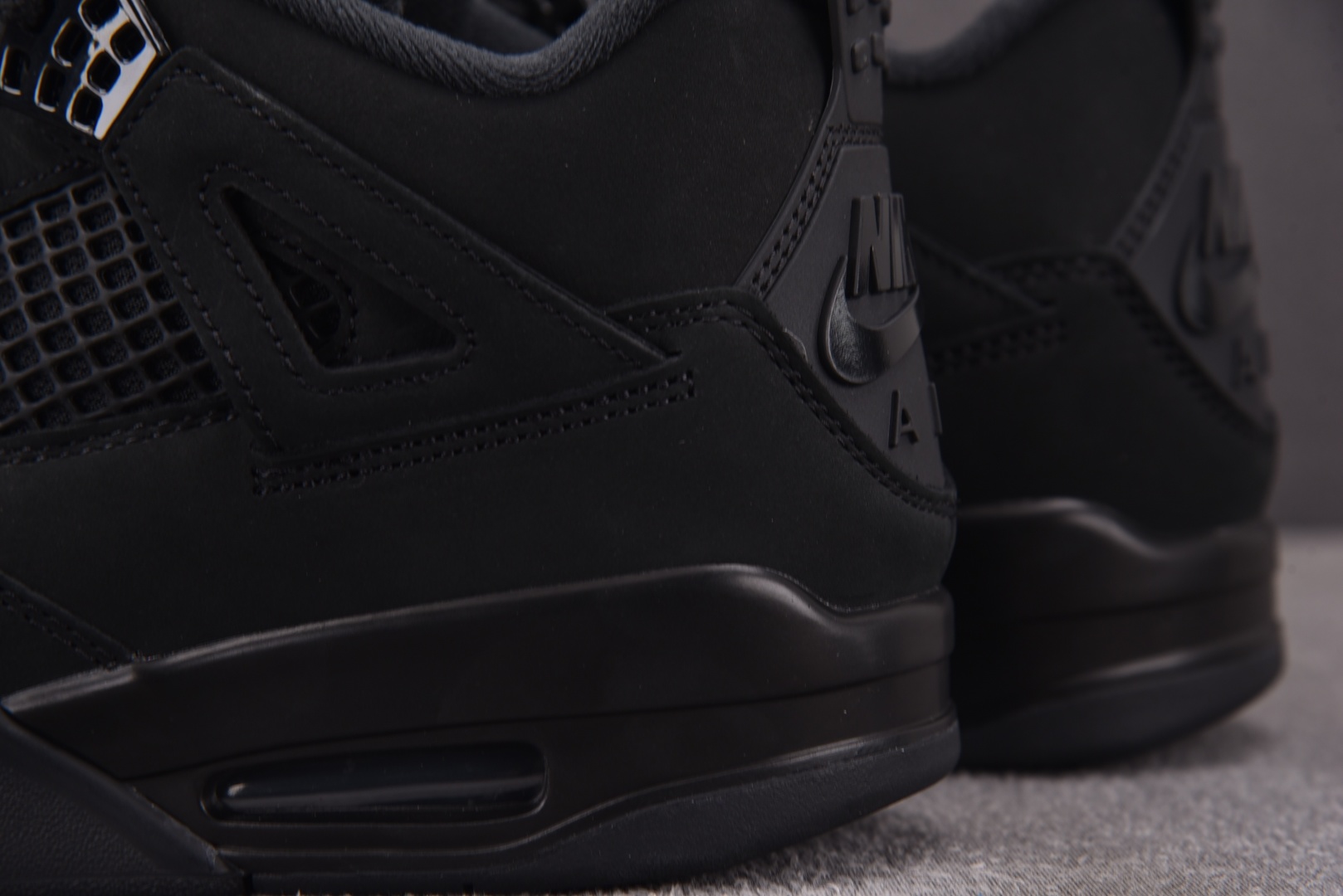 AJ4 尺码40-48.5

纯原版出品-Air Jordan 4 Retro Black Cat 黑猫