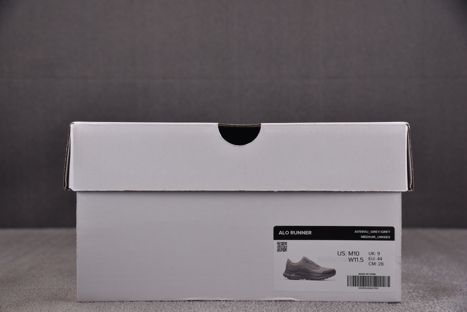 Alo 尺码36-45

纯原版出品-Alo Runner 舒适百搭透气减震 低帮跑步鞋 男女同款 YZ