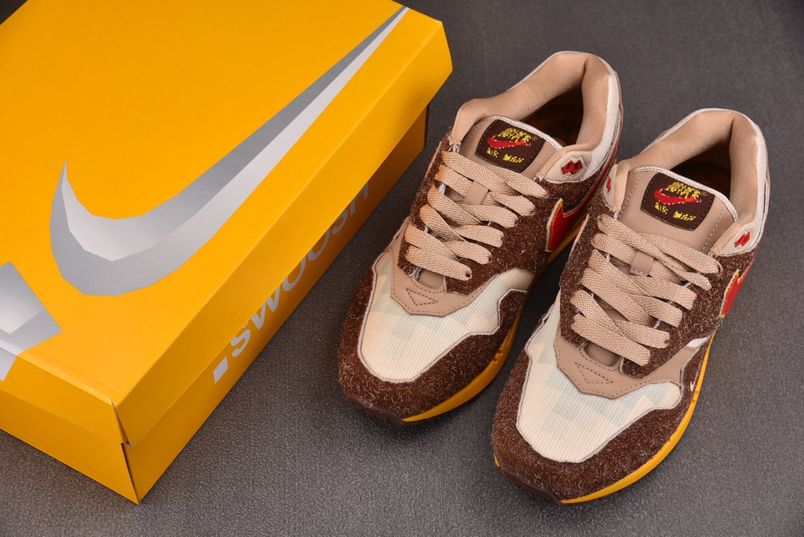 Max1 尺码36-47.5

纯原版出品-SWOOSH x  Nike Air Max 1 “Big 