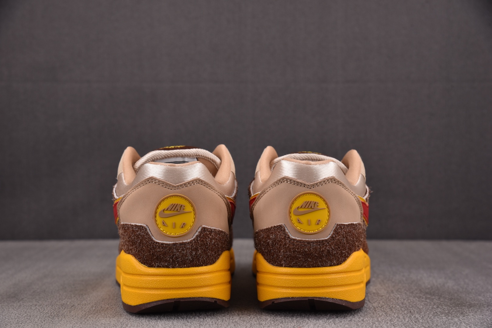 Max1 尺码36-47.5

纯原版出品-SWOOSH x  Nike Air Max 1 “Big 