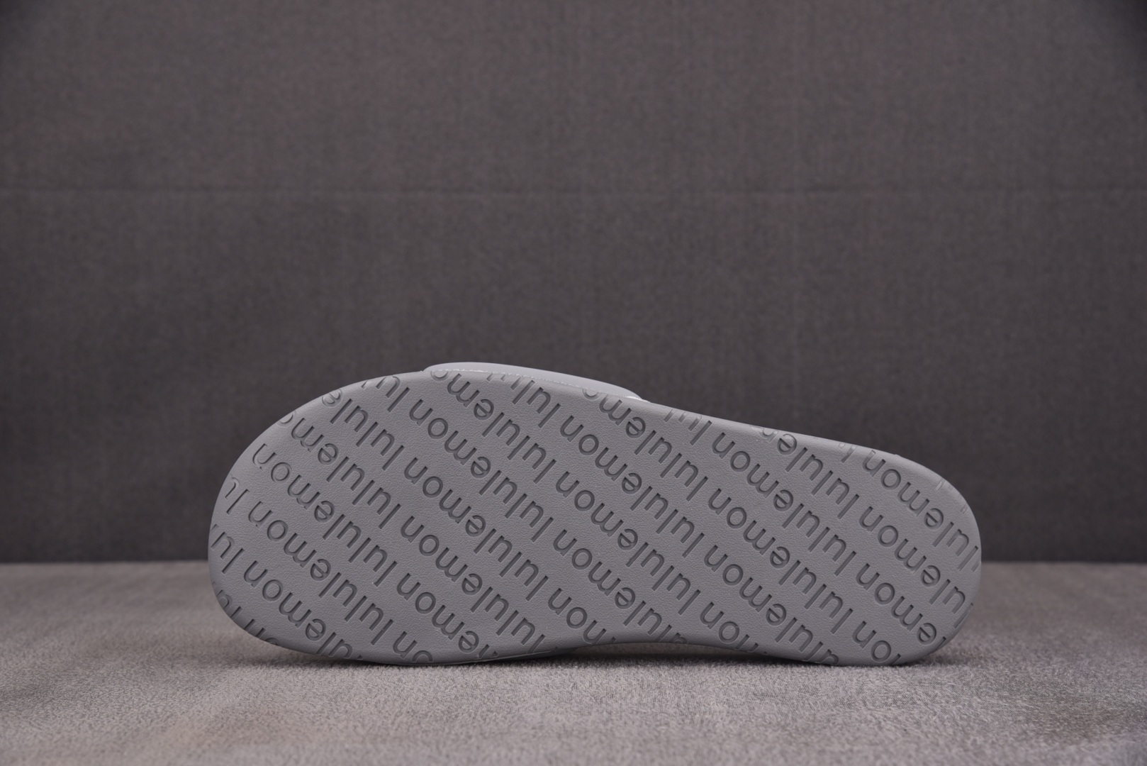 Lulu拖 尺码35.5-48

纯原版出品-Lululemon Restfeel Slide 灰色 Y