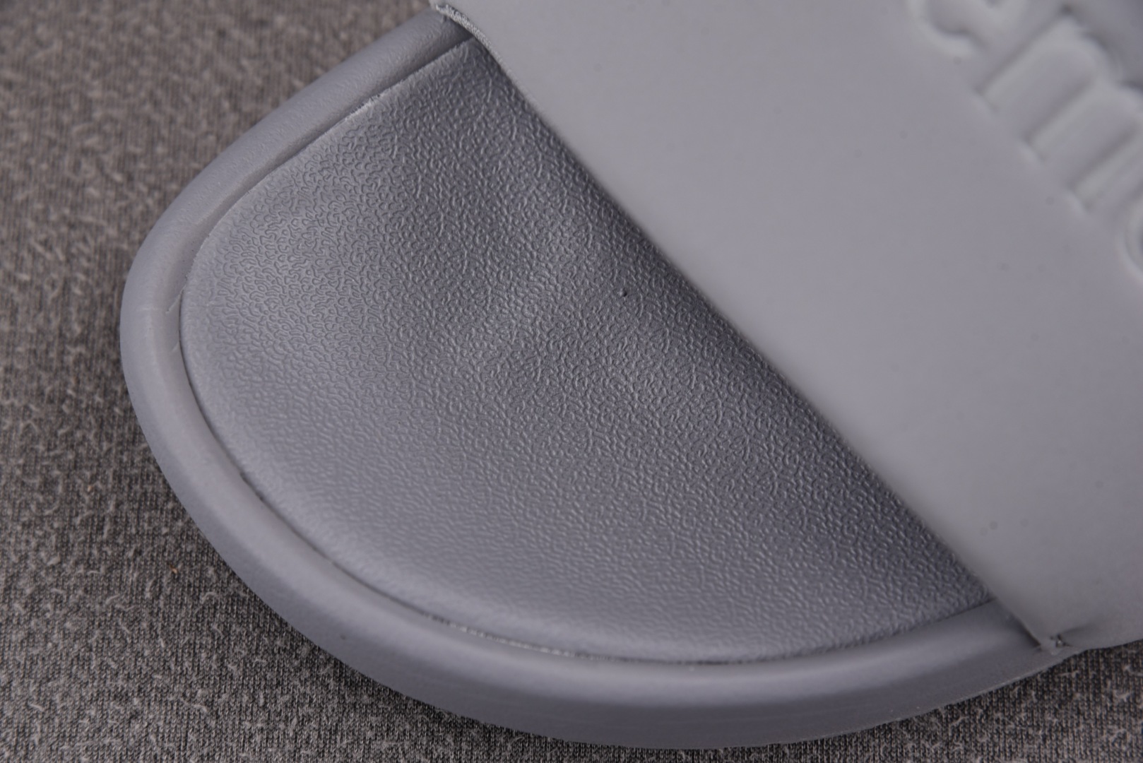 Lulu拖 尺码35.5-48

纯原版出品-Lululemon Restfeel Slide 灰色 Y