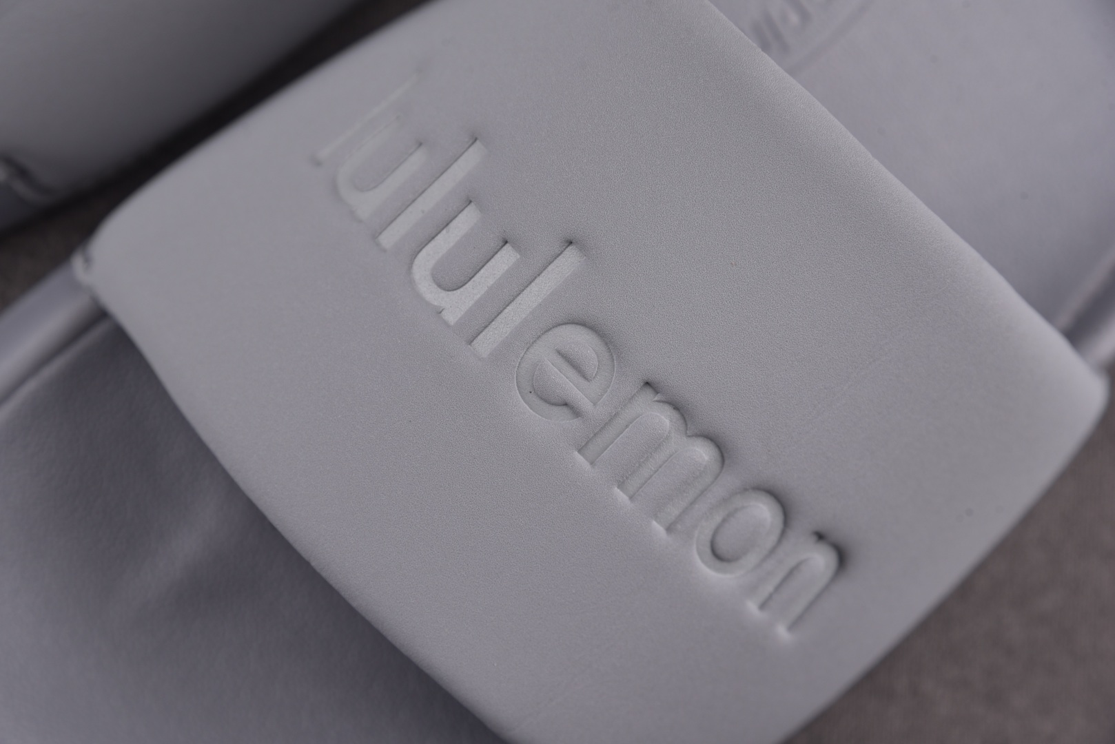 Lulu拖 尺码35.5-48

纯原版出品-Lululemon Restfeel Slide 灰色 Y