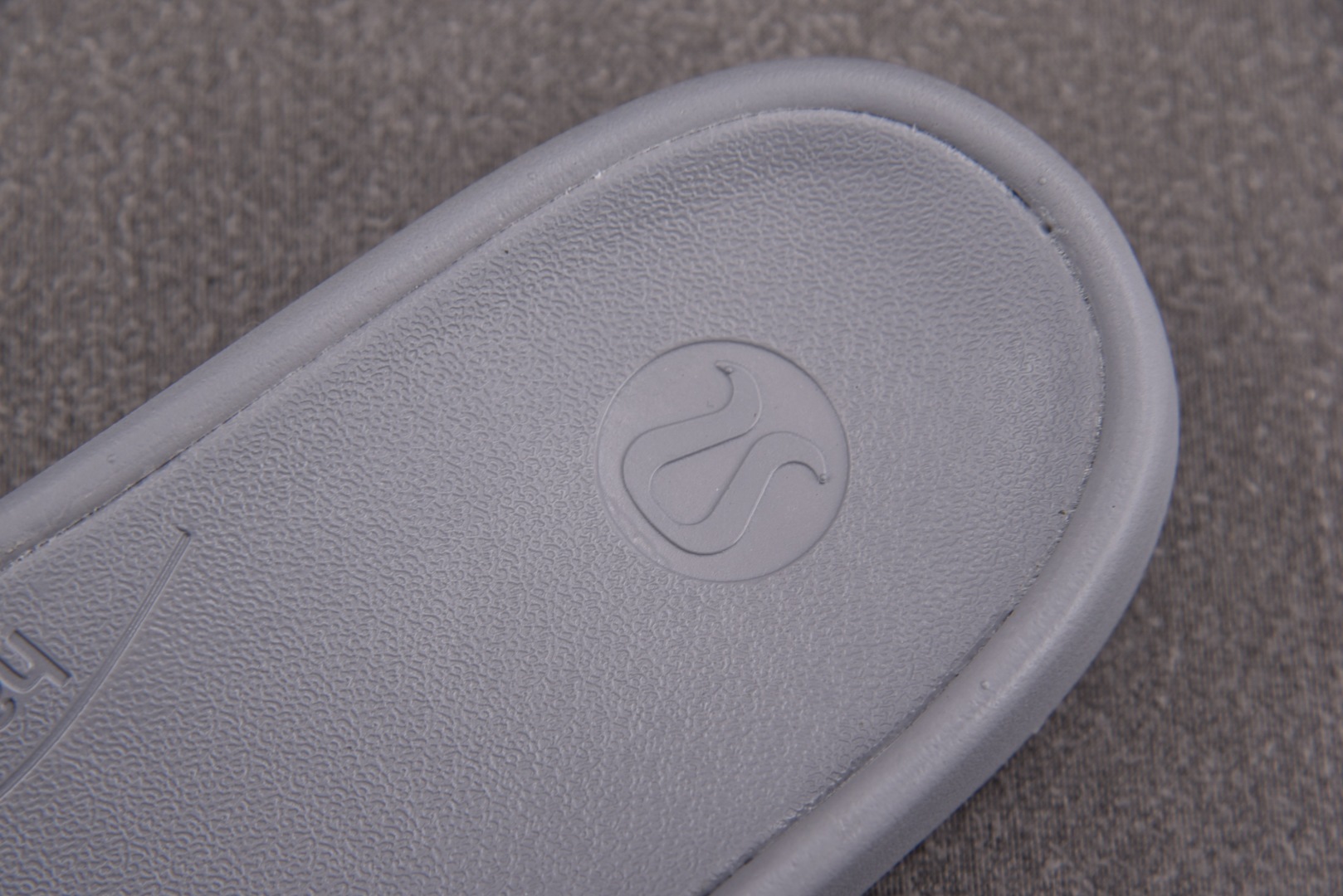 Lulu拖 尺码35.5-48

纯原版出品-Lululemon Restfeel Slide 灰色 Y