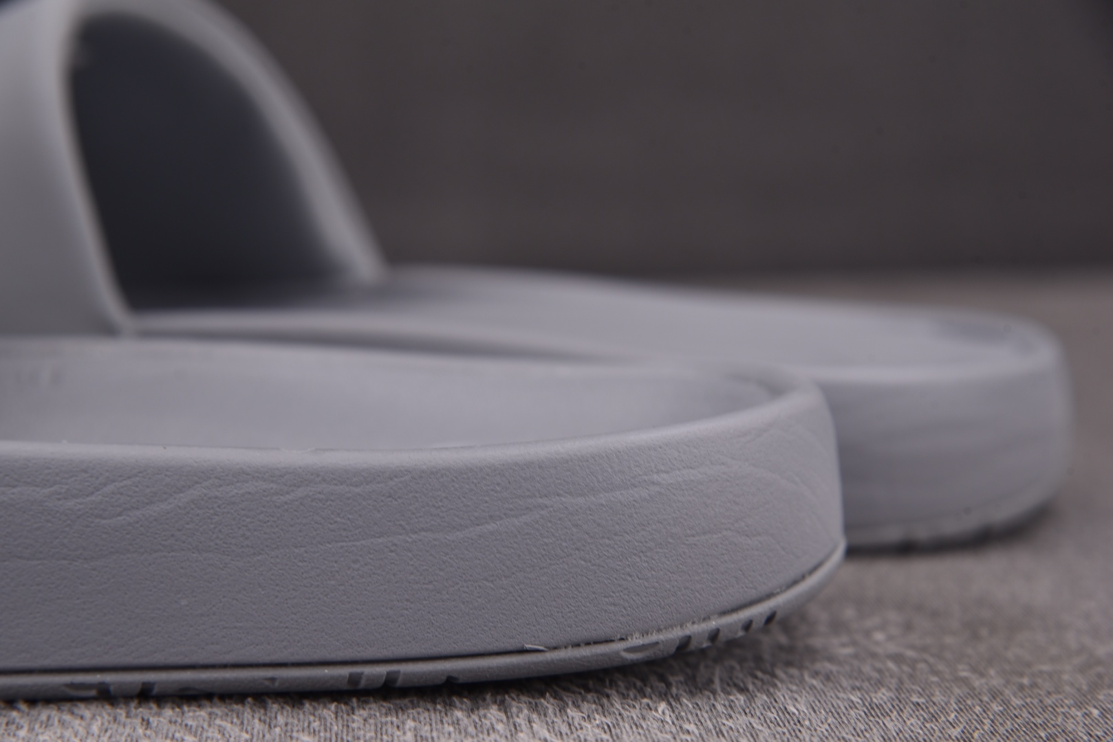 Lulu拖 尺码35.5-48

纯原版出品-Lululemon Restfeel Slide 灰色 Y
