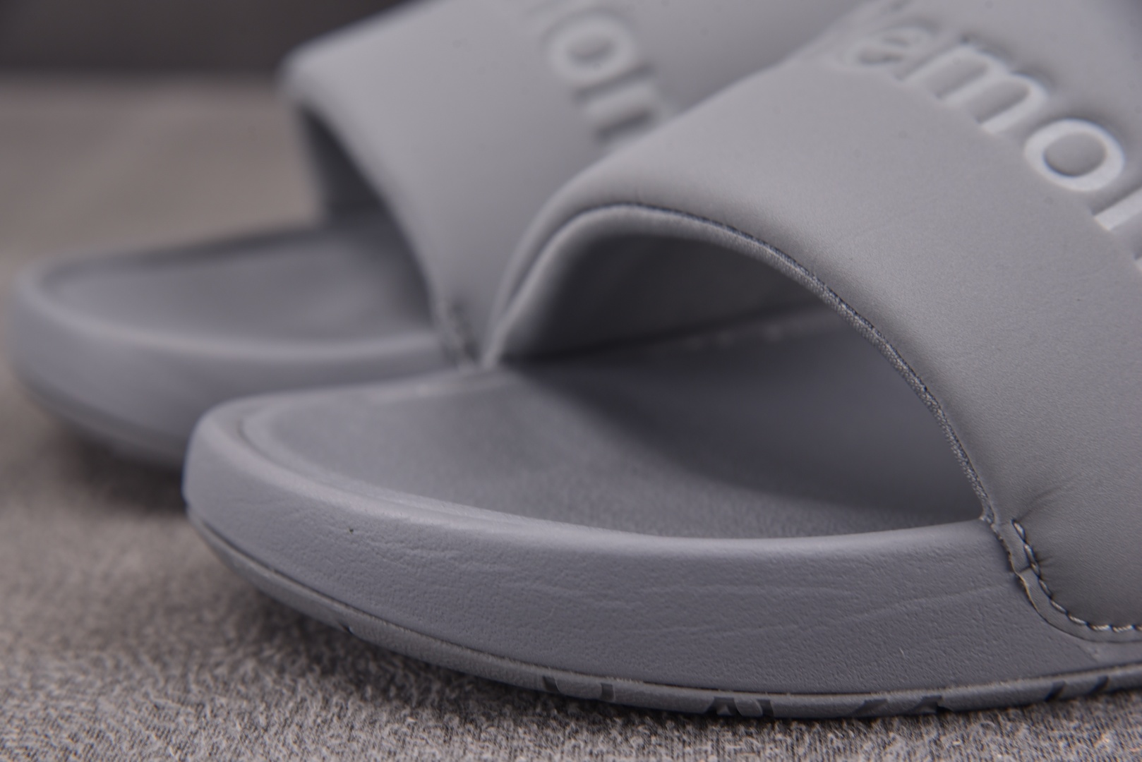 Lulu拖 尺码35.5-48

纯原版出品-Lululemon Restfeel Slide 灰色 Y
