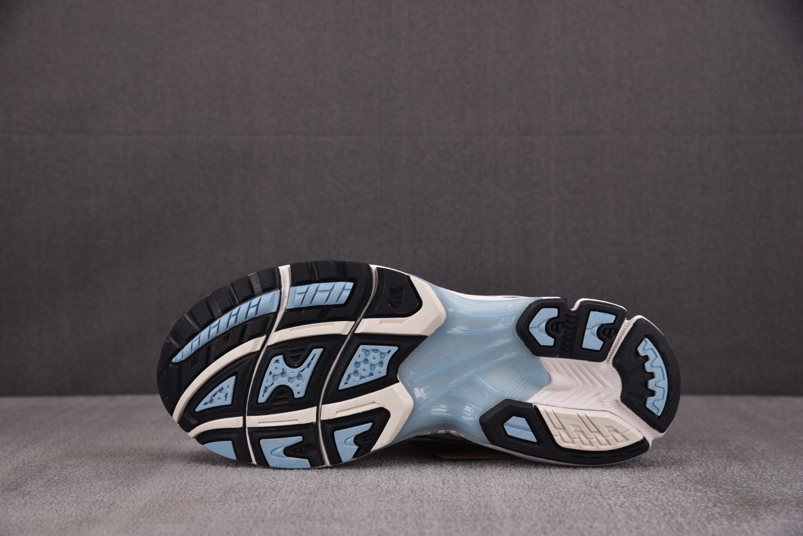Asics 尺码36-47

纯原版出品-Asics Gel Kayano 14 Black Pure 