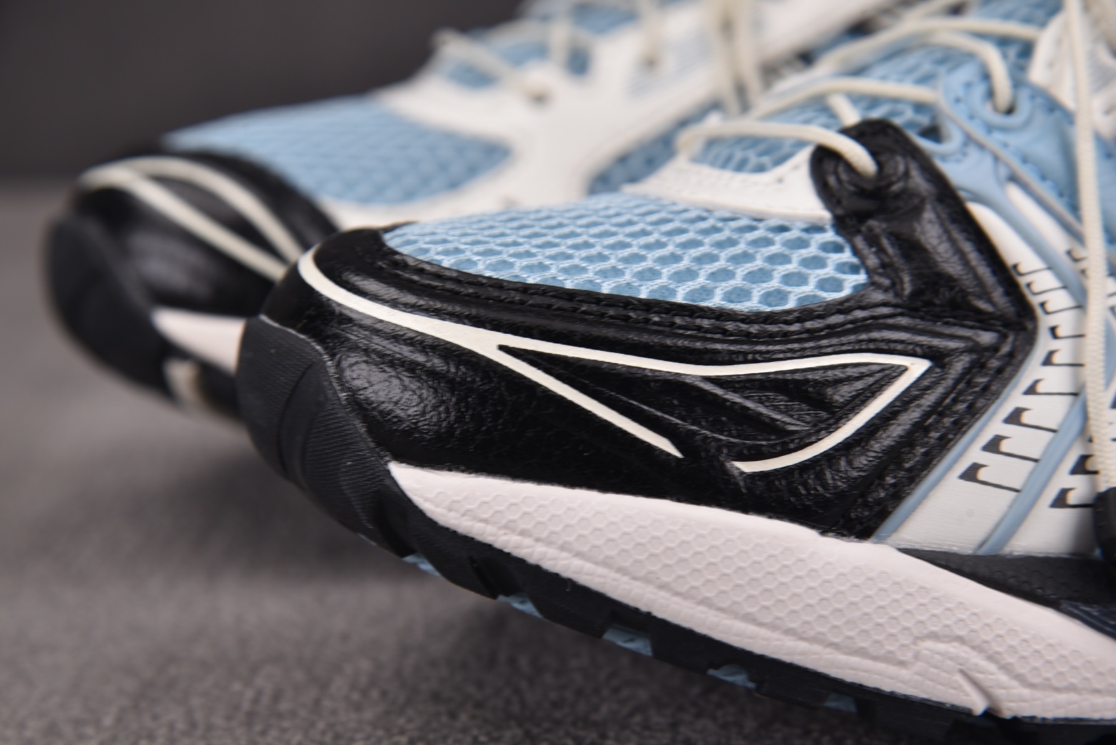 Asics 尺码36-47

纯原版出品-Asics Gel Kayano 14 Black Pure 