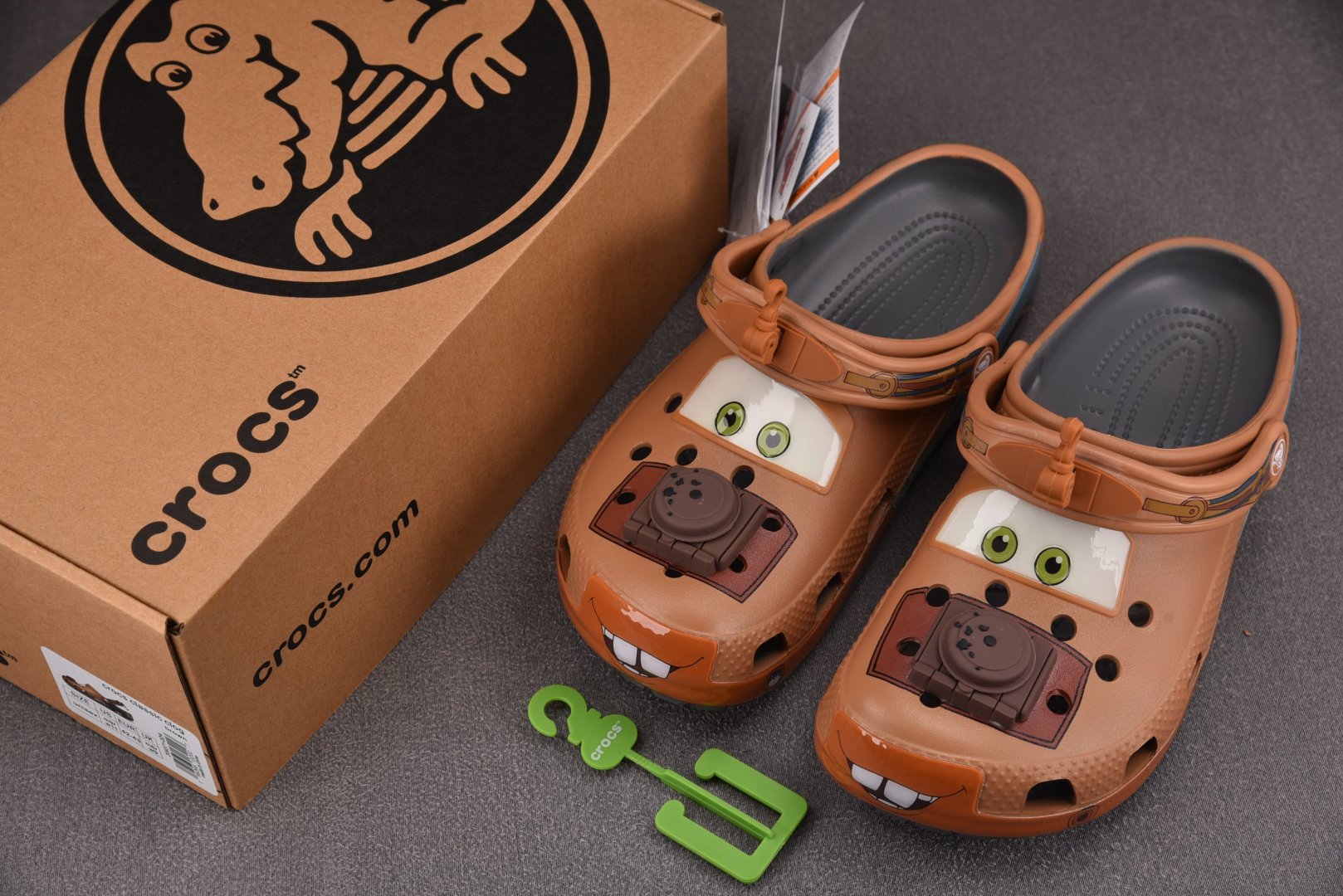  Car x Crocs Classic Clog 棕色 尺码：M4（36-37） M5（37-38） 
