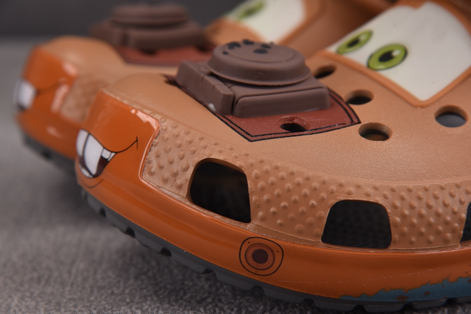  Car x Crocs Classic Clog 棕色 尺码：M4（36-37） M5（37-38） 