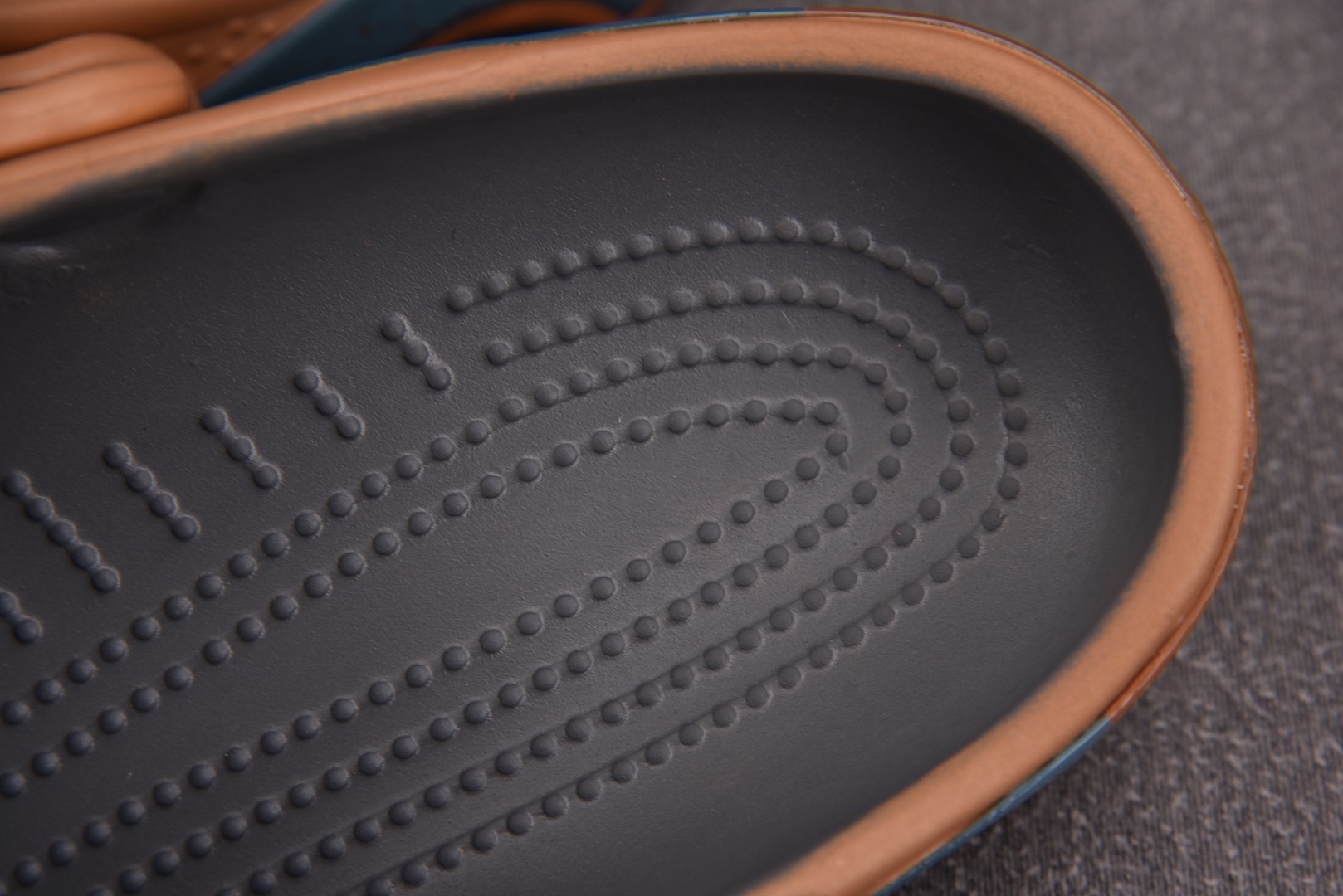  Car x Crocs Classic Clog 棕色 尺码：M4（36-37） M5（37-38） 