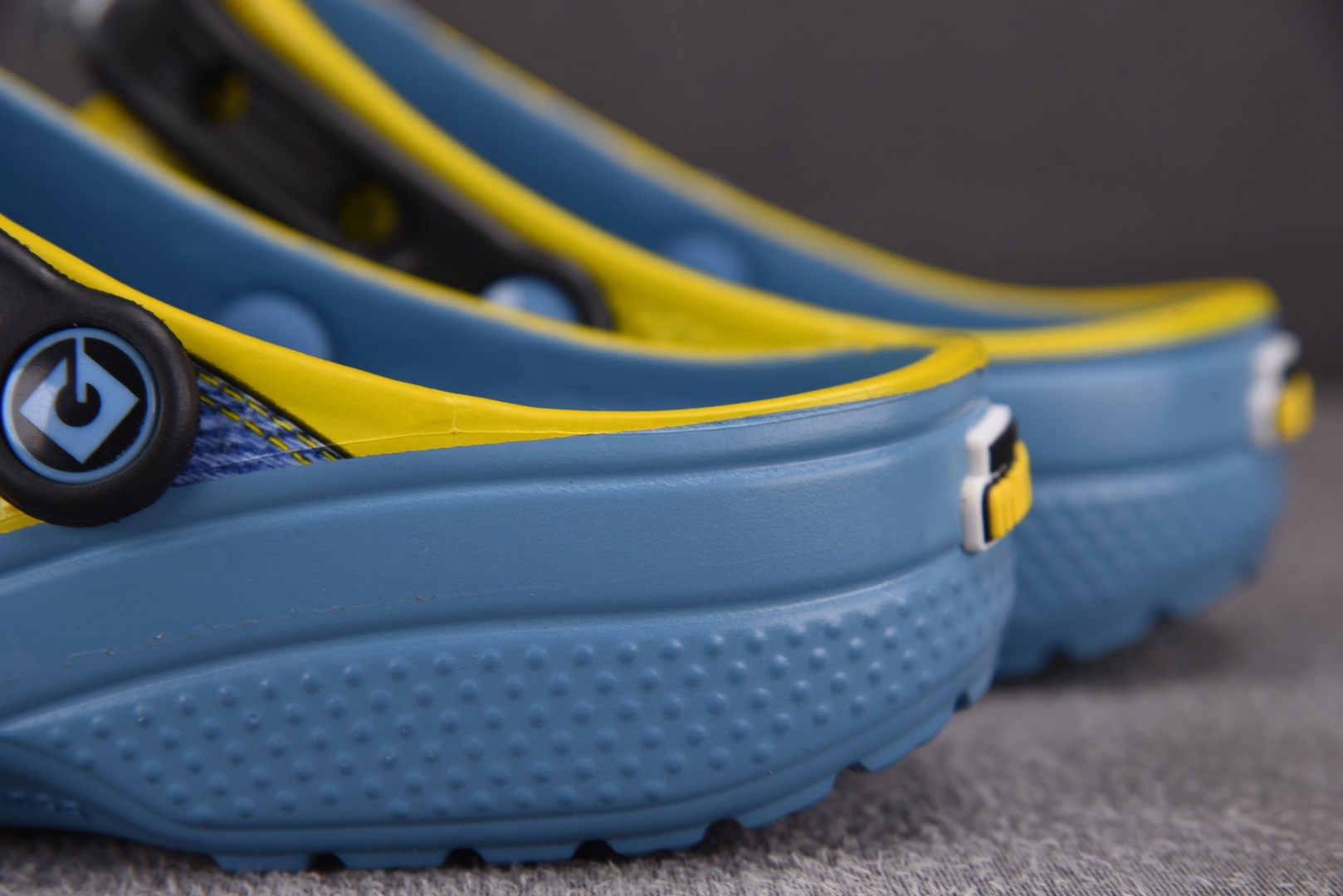  Crocs Classic Clog 小黄人限定 蓝黄 尺码：M4（36-37） M5（37-38） 