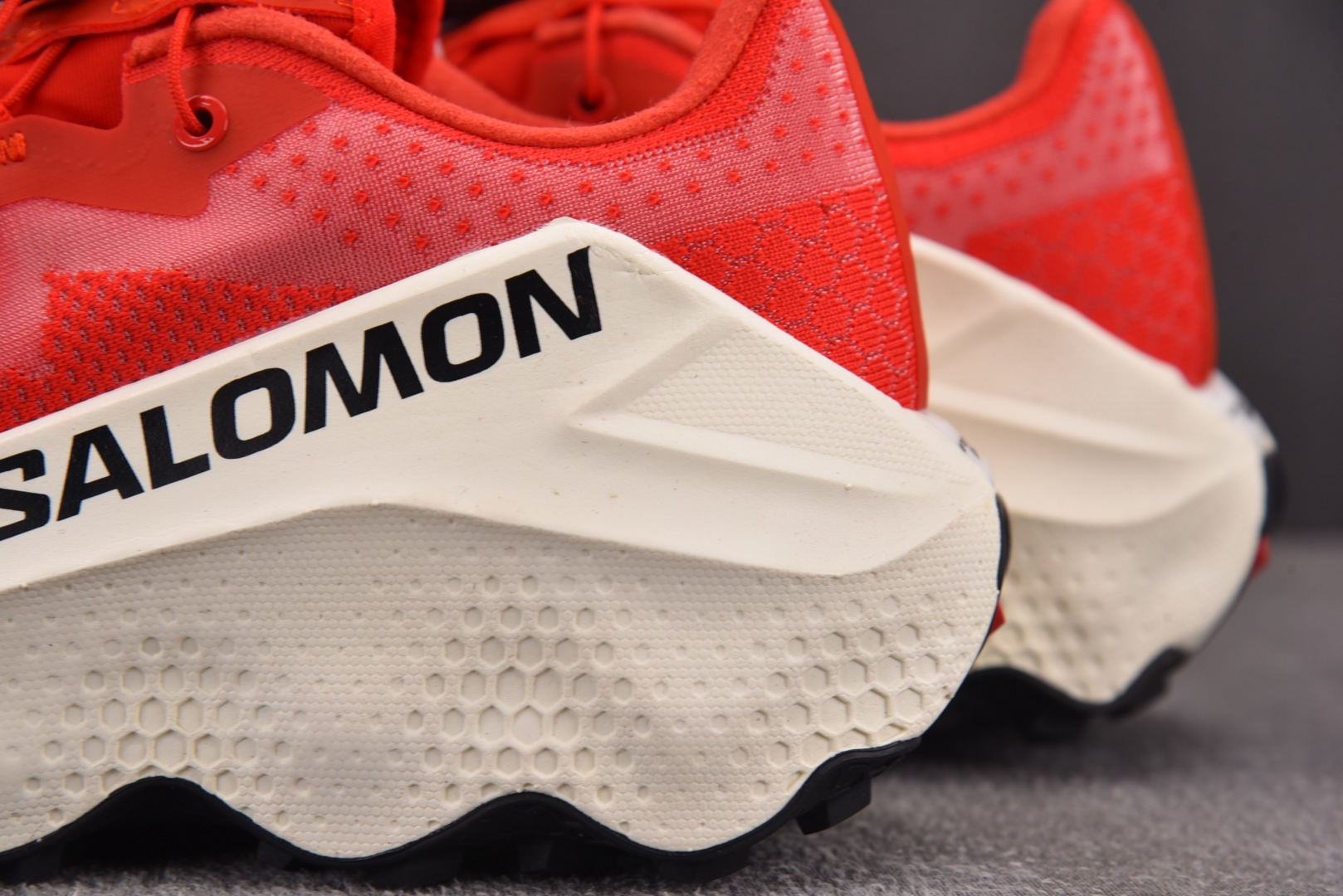 萨洛蒙 尺码36-46.5

纯原版出品-Salomon Glide 红白  YZ020
尺寸 36 3