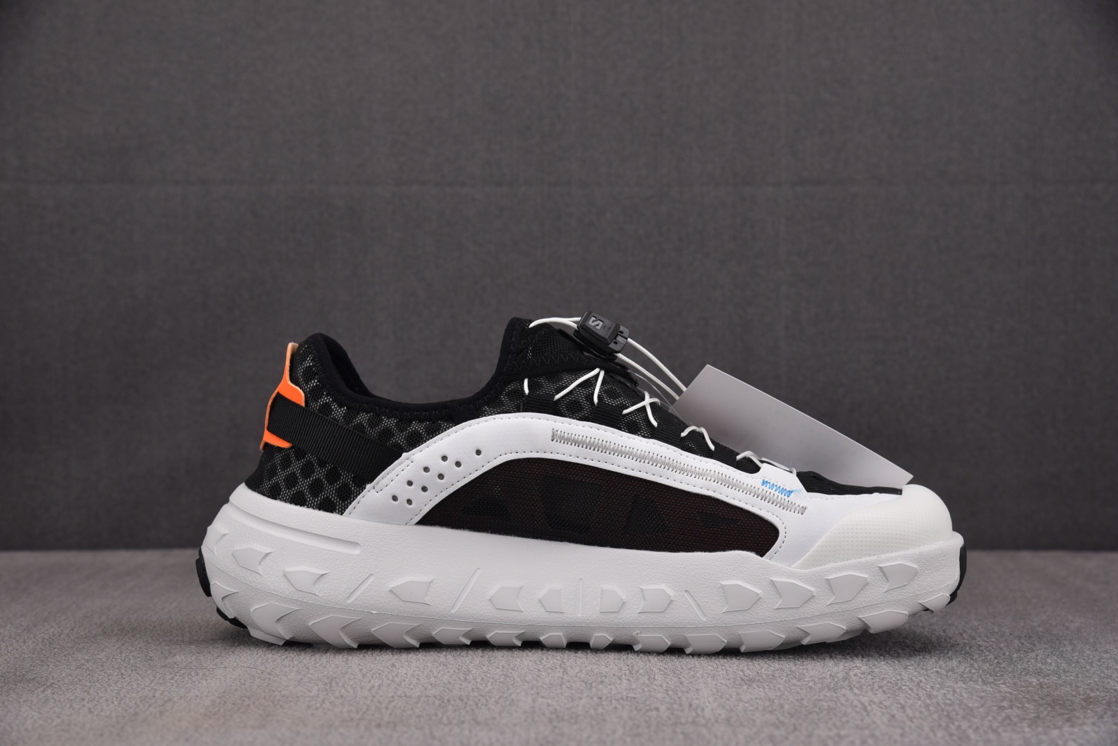 萨洛蒙 尺码36-46.5

纯原版出品-Salomon SolamPhibian 白黑  YZ020

