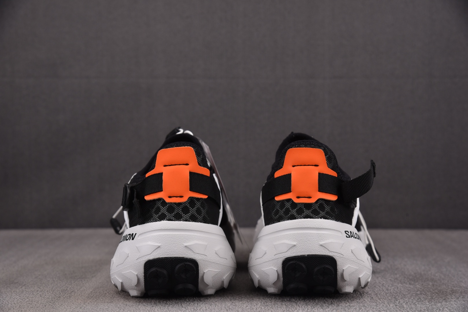 萨洛蒙 尺码36-46.5

纯原版出品-Salomon SolamPhibian 白黑  YZ020
