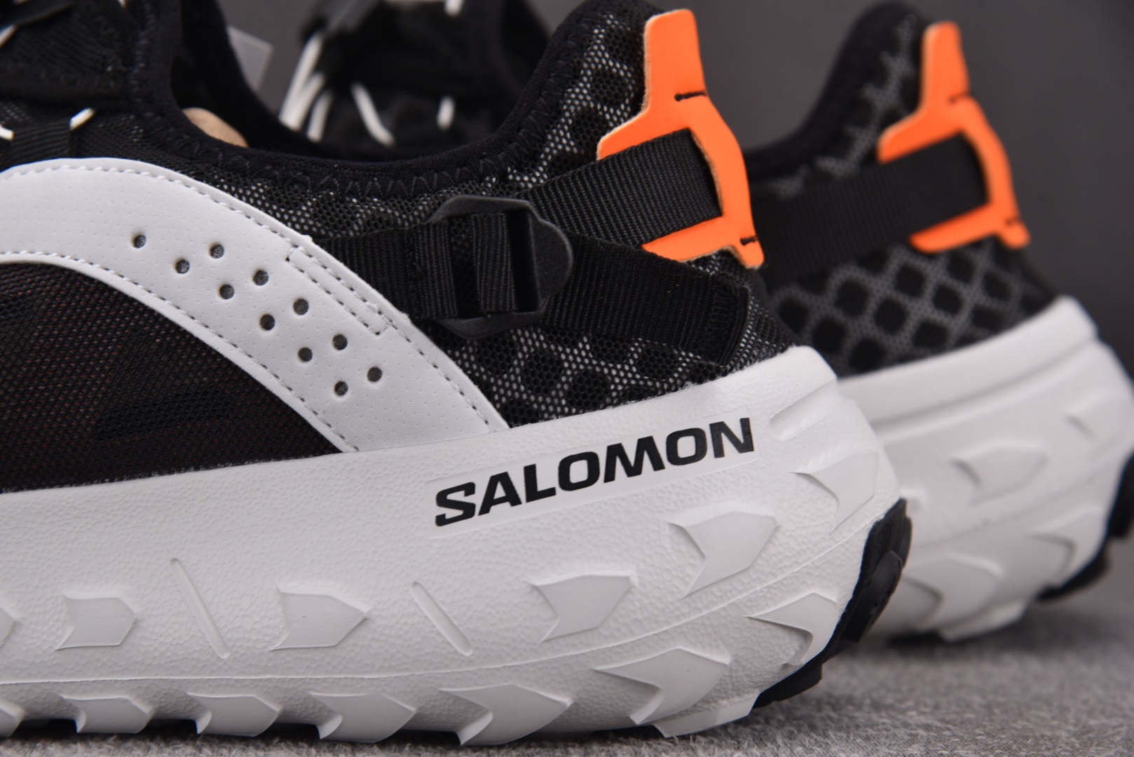 萨洛蒙 尺码36-46.5

纯原版出品-Salomon SolamPhibian 白黑  YZ020
