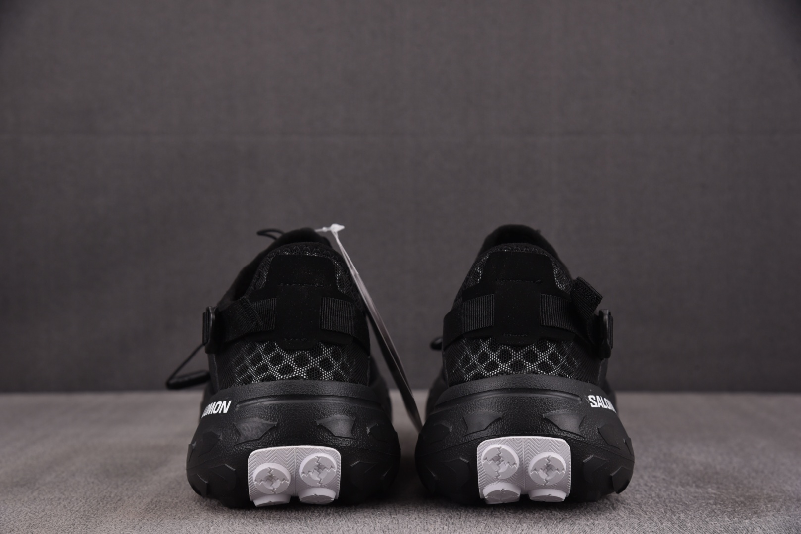 萨洛蒙 尺码36-46.5

纯原版出品-Salomon SolamPhibian 黑色  YZ020
