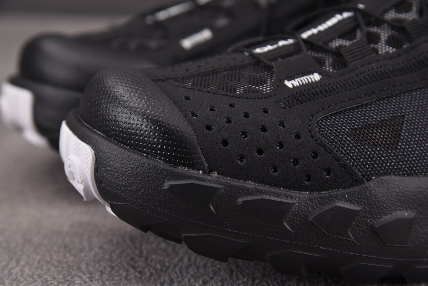 萨洛蒙 尺码36-46.5

纯原版出品-Salomon SolamPhibian 黑色  YZ020

