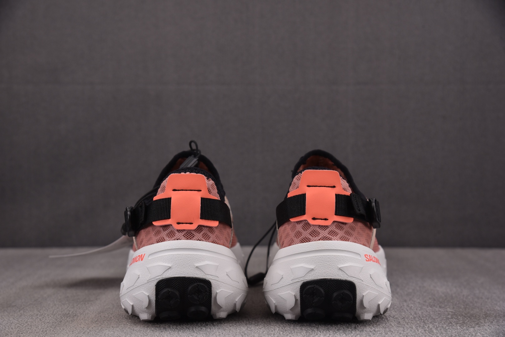 萨洛蒙 尺码36-46.5

纯原版出品-W Salomon SolamPhibian 粉白  YZ02