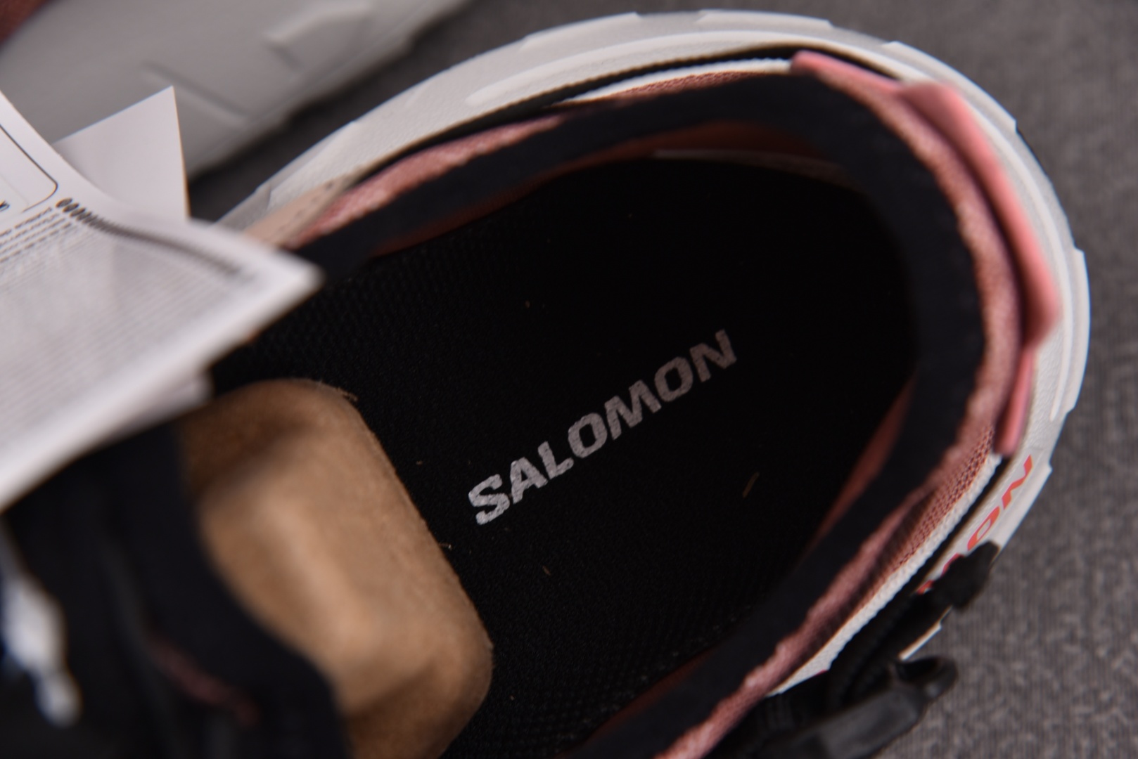 萨洛蒙 尺码36-46.5

纯原版出品-W Salomon SolamPhibian 粉白  YZ02