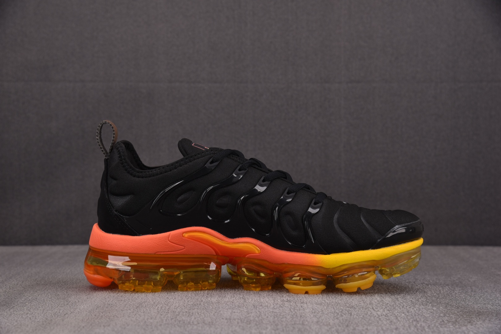  NK Air VaporMax Plus Fresh 黑橙 DJ5525-001 尺寸 39 40 4
