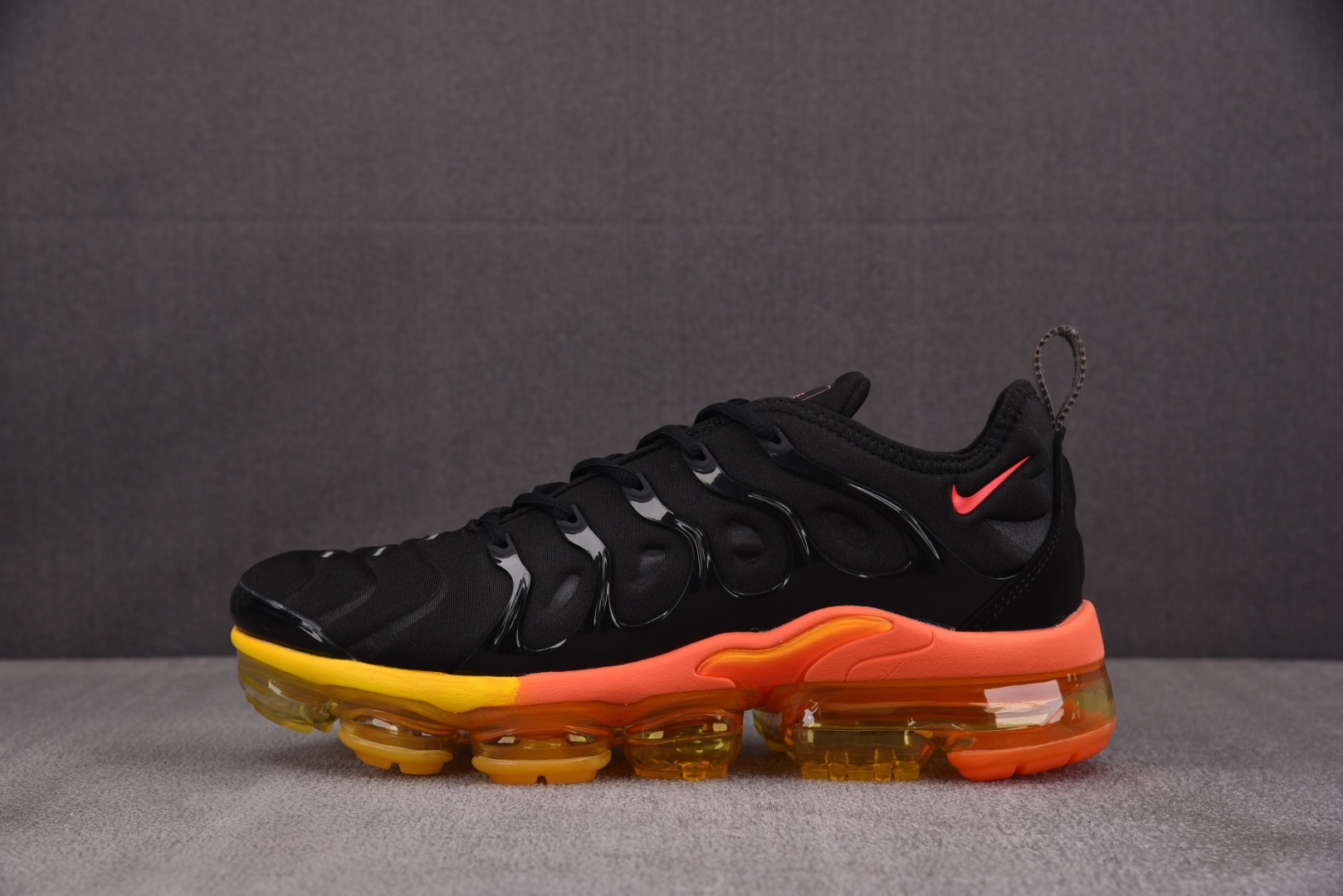  NK Air VaporMax Plus Fresh 黑橙 DJ5525-001 尺寸 39 40 4