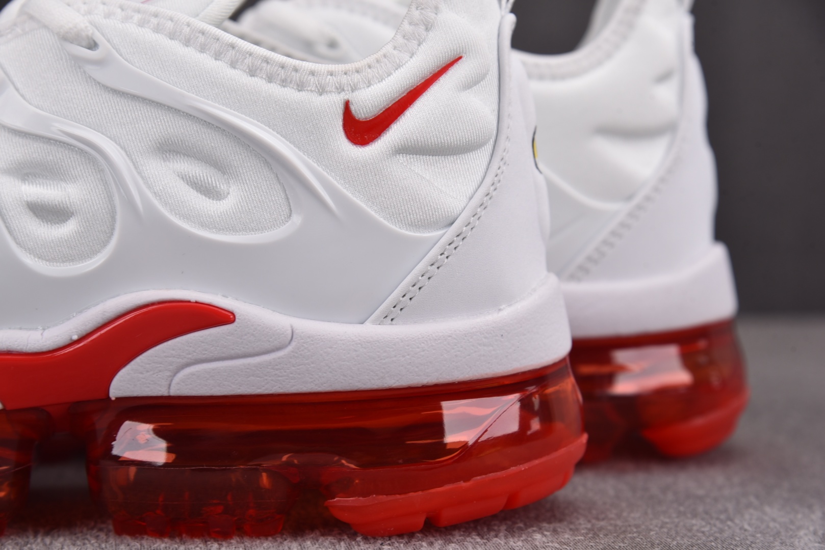  NK Air VaporMax Plus 白红 -162 尺寸 39 40 40.5 41 42 42