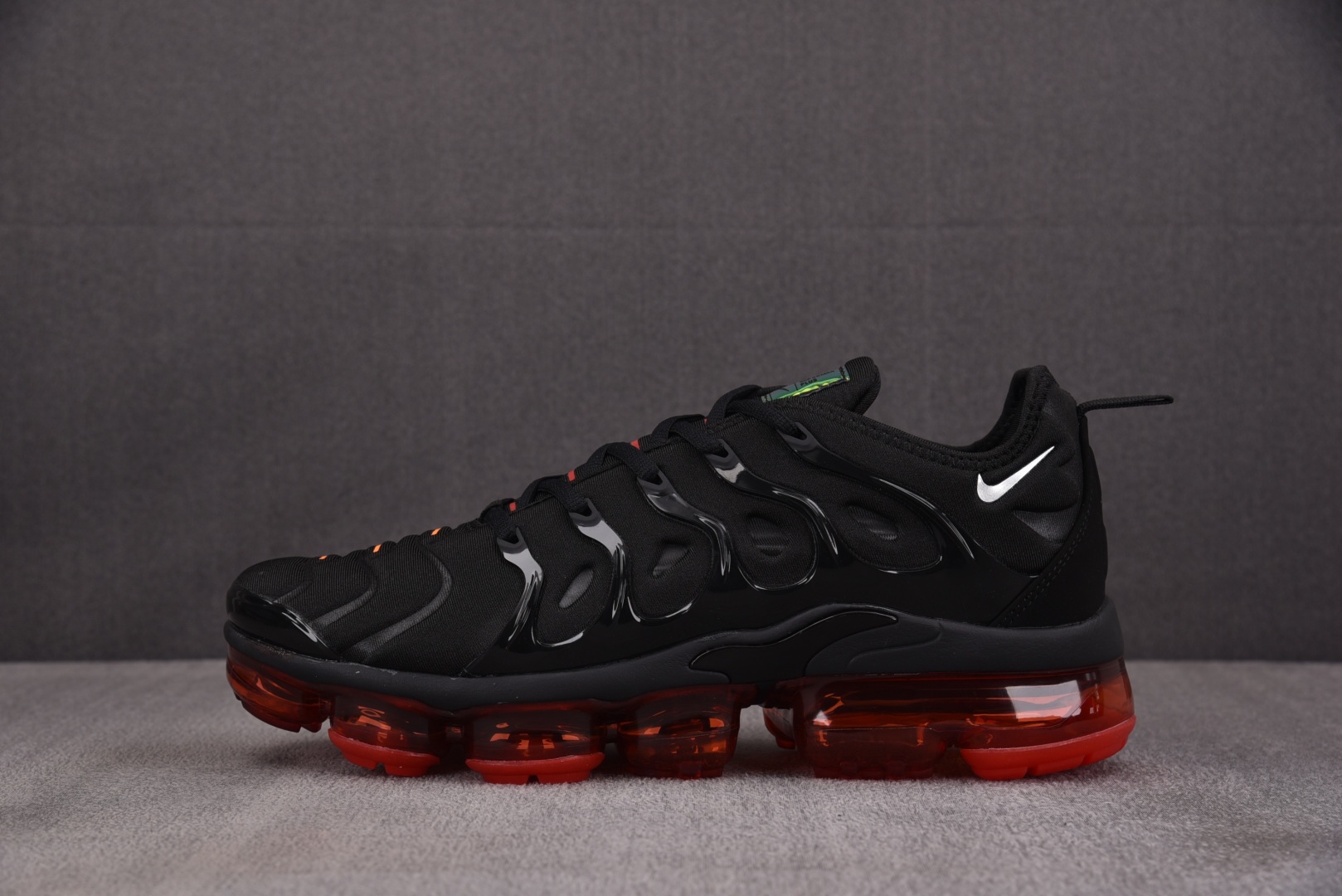  NK Air VaporMax Plus 黑红 CV1645-001 尺寸 39 40 40.5 41