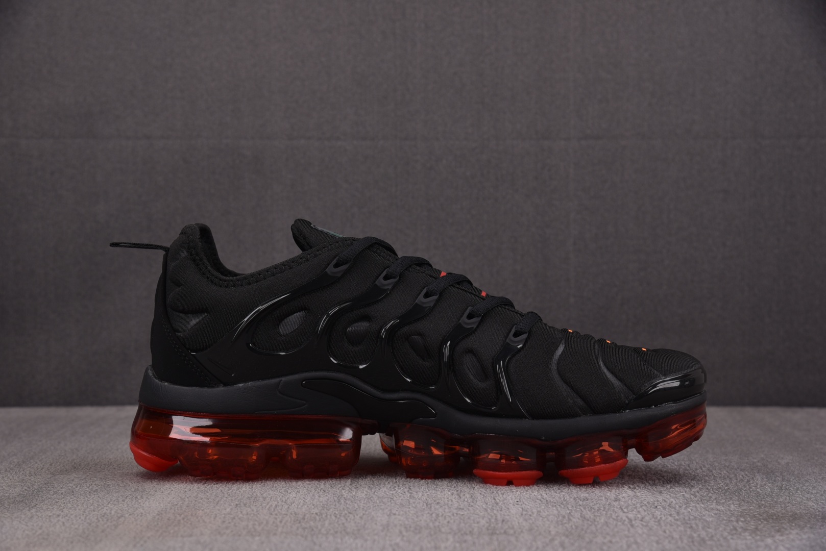  NK Air VaporMax Plus 黑红 CV1645-001 尺寸 39 40 40.5 41