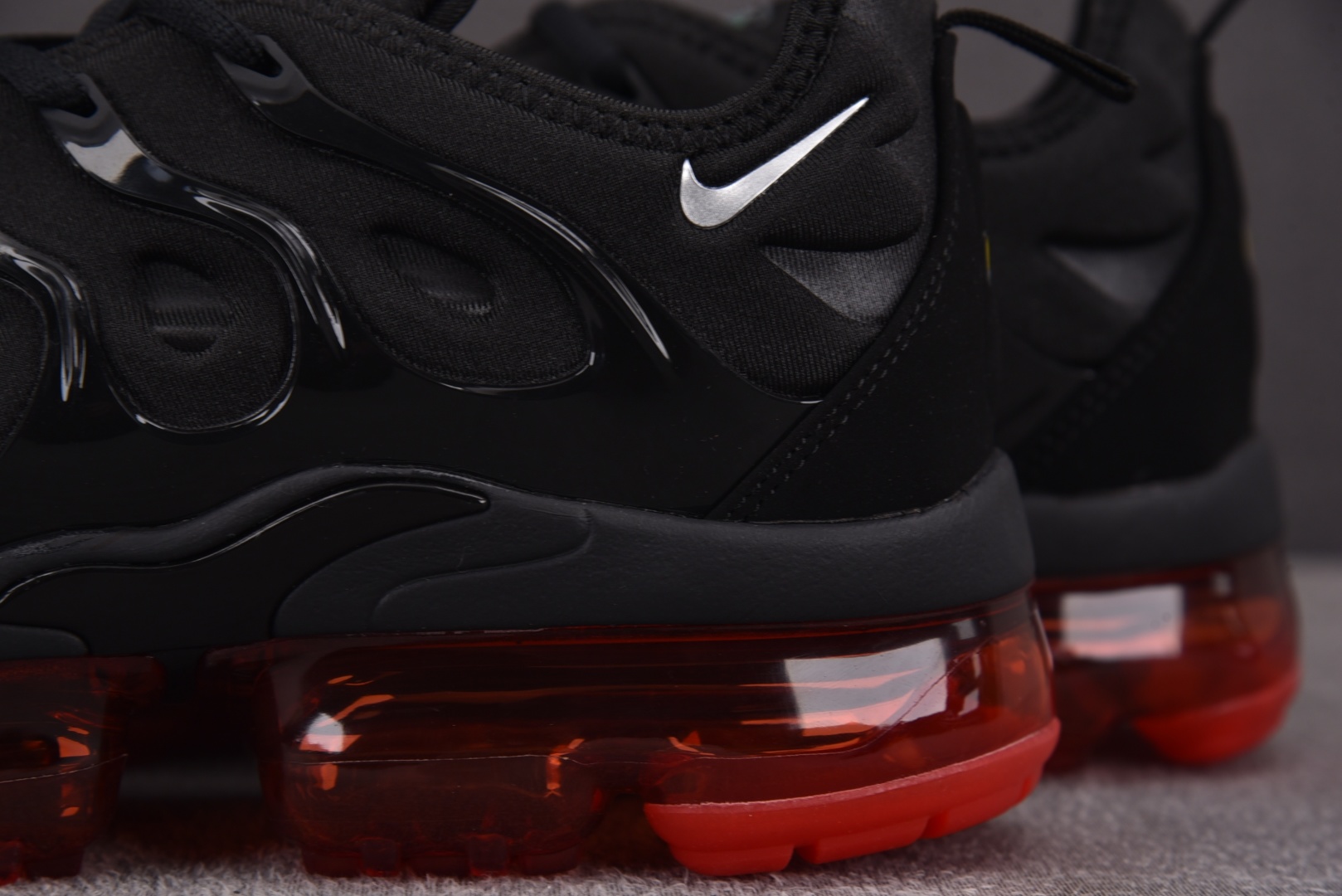  NK Air VaporMax Plus 黑红 CV1645-001 尺寸 39 40 40.5 41