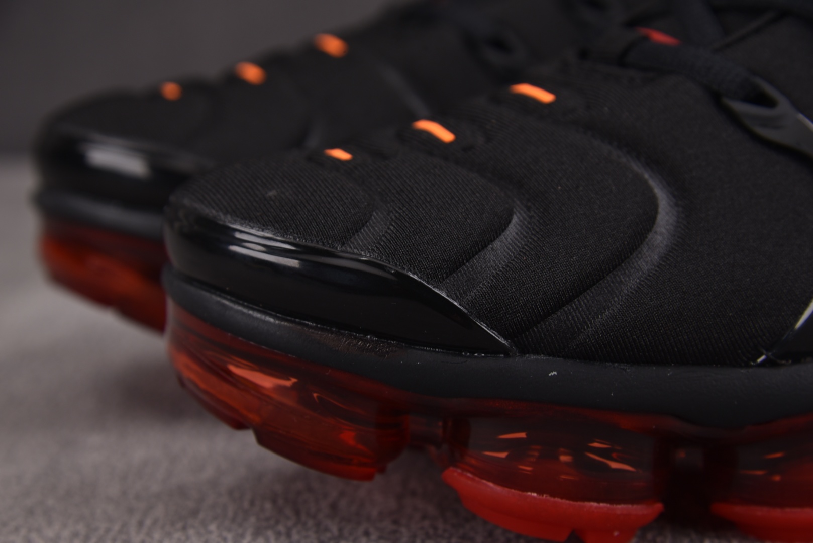  NK Air VaporMax Plus 黑红 CV1645-001 尺寸 39 40 40.5 41