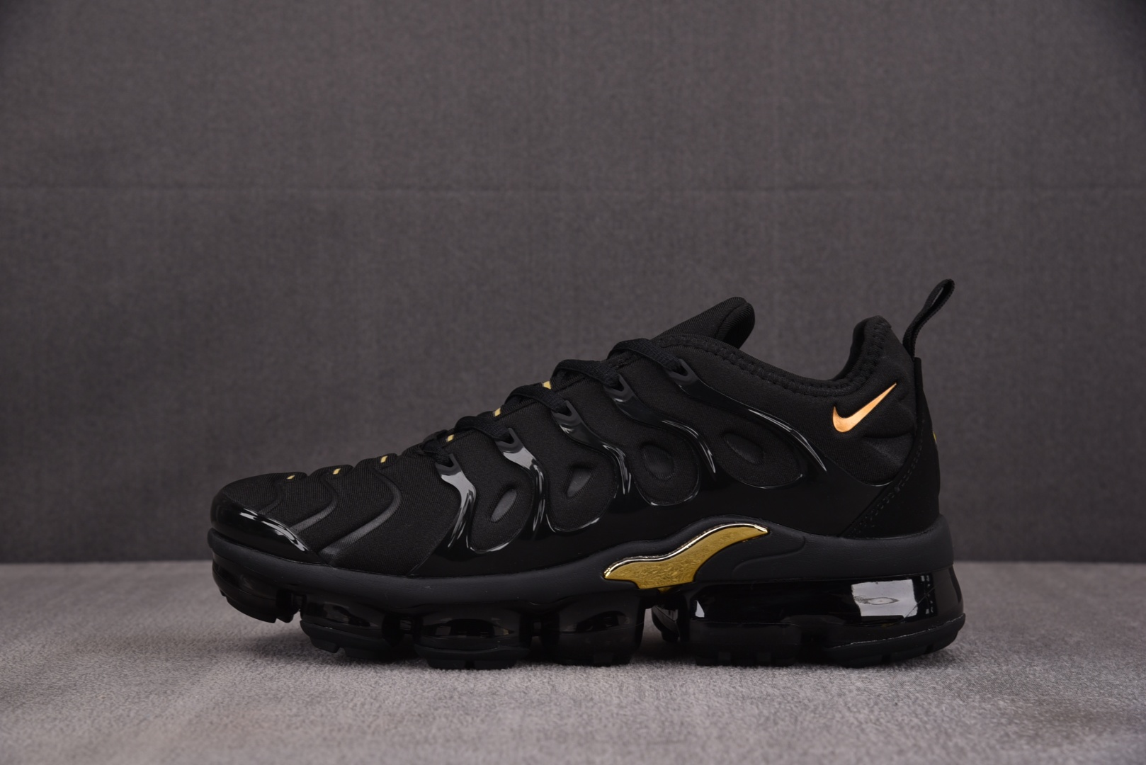 NK Air VaporMax Plus 黑金 -007 尺寸 39 40 40.5 41 42 42
