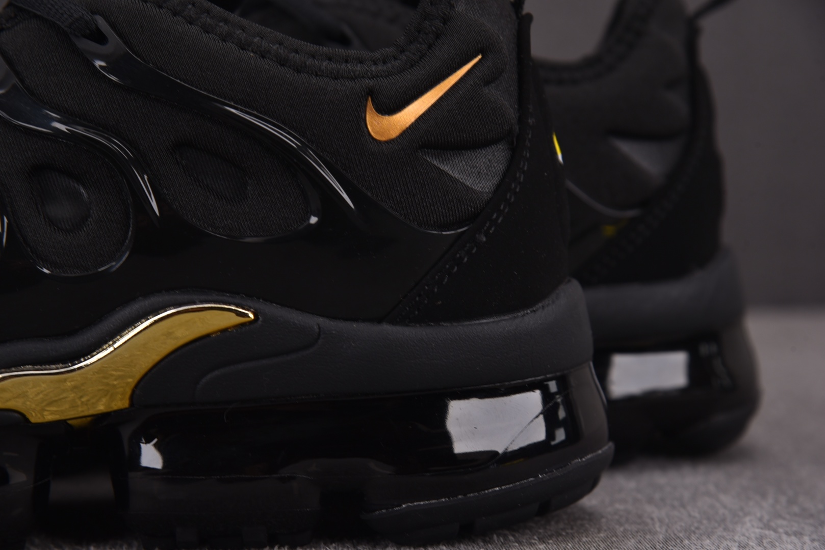  NK Air VaporMax Plus 黑金 -007 尺寸 39 40 40.5 41 42 42