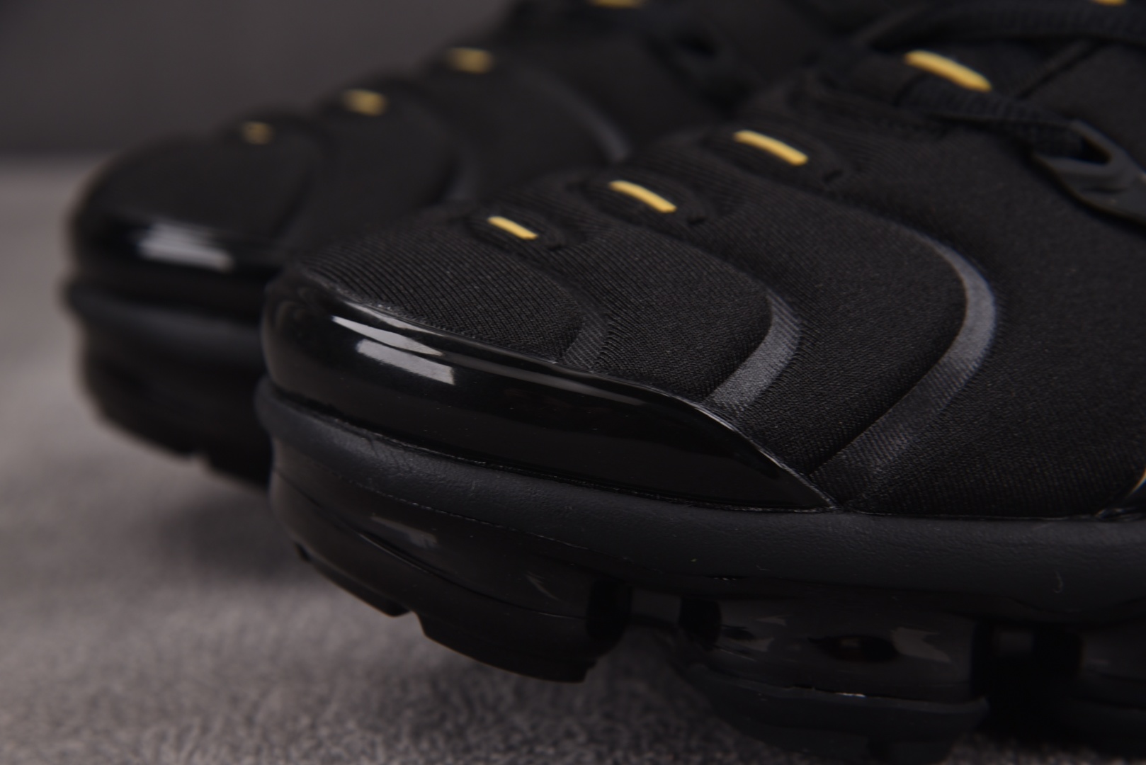  NK Air VaporMax Plus 黑金 -007 尺寸 39 40 40.5 41 42 42