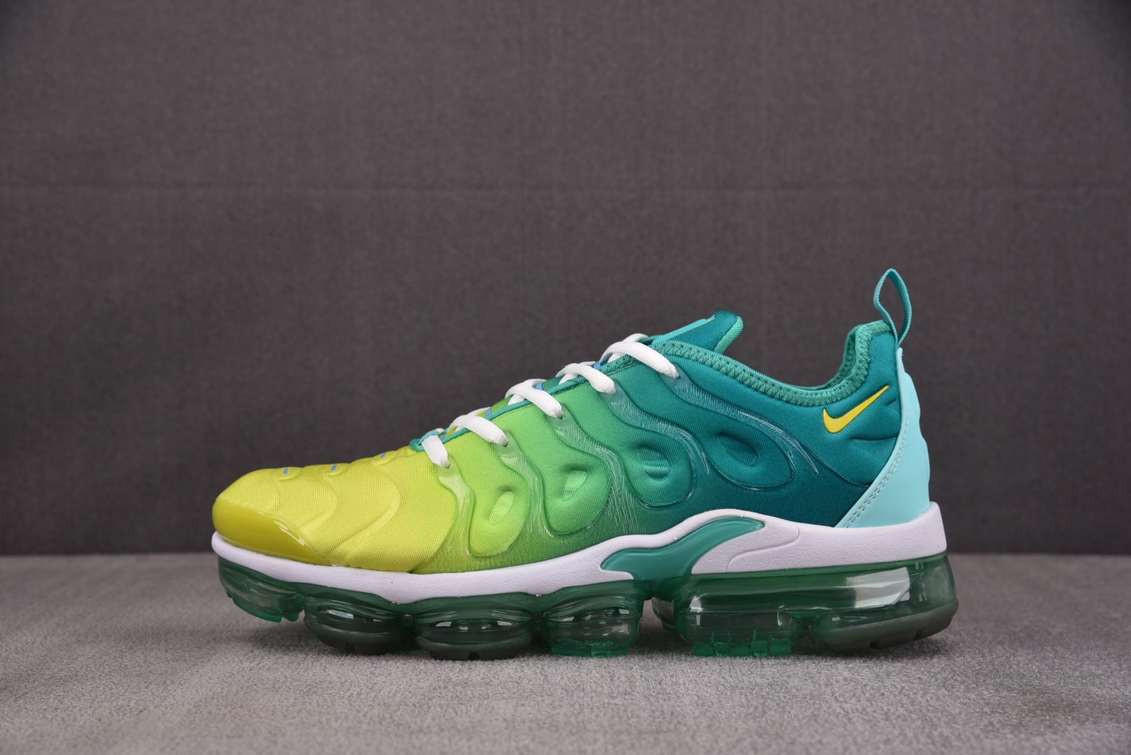  NK Air VaporMax Plus 渐变绿 CI9900-300 尺寸 39 40 40.5 4