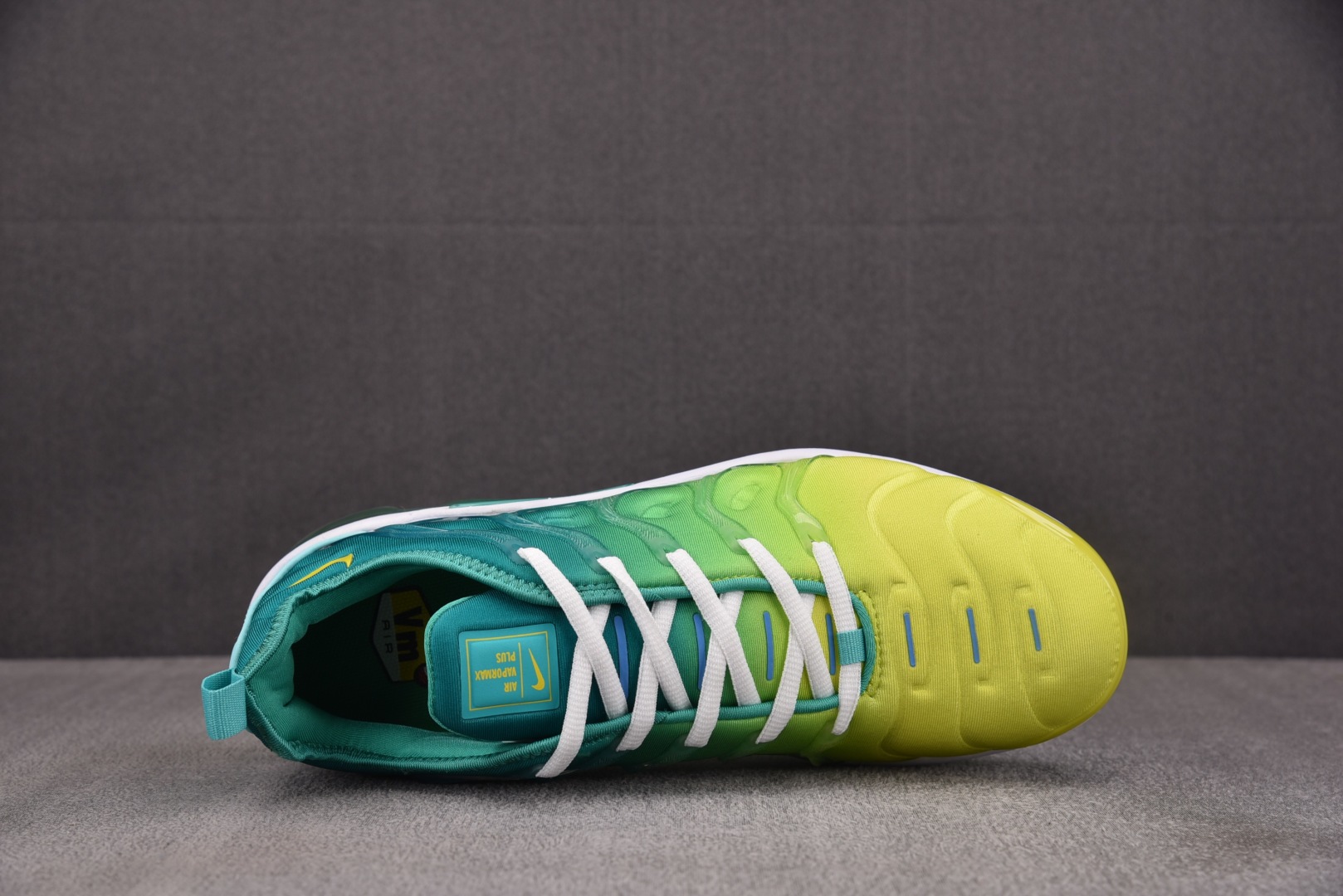  NK Air VaporMax Plus 渐变绿 CI9900-300 尺寸 39 40 40.5 4