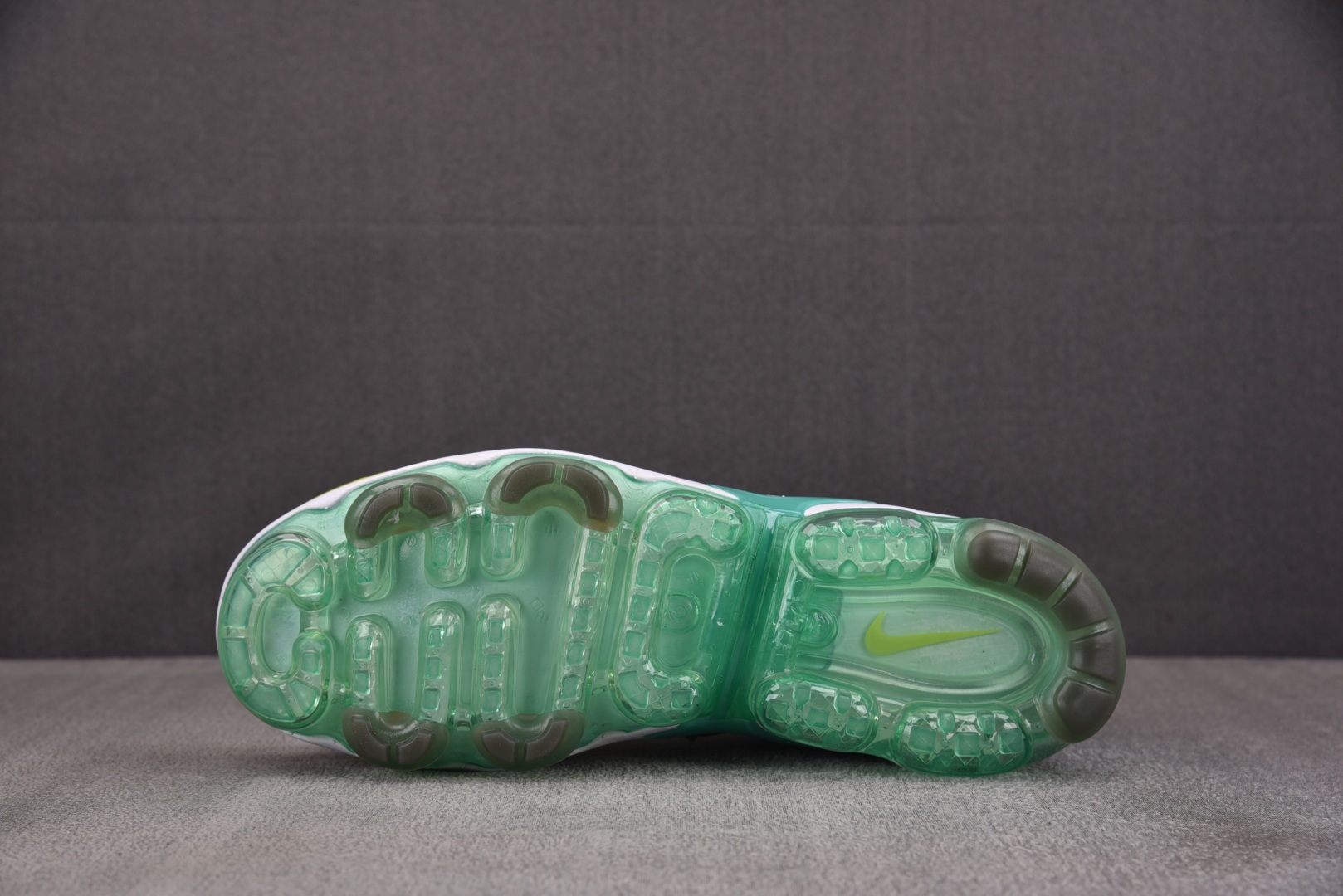  NK Air VaporMax Plus 渐变绿 CI9900-300 尺寸 39 40 40.5 4