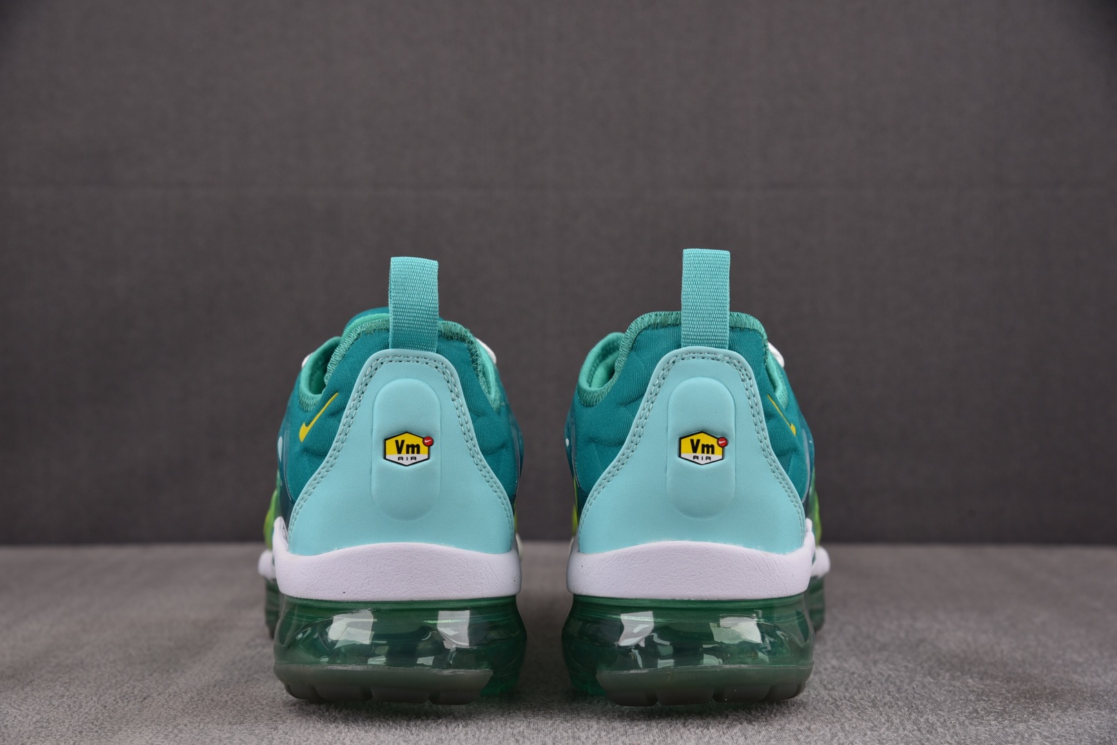  NK Air VaporMax Plus 渐变绿 CI9900-300 尺寸 39 40 40.5 4