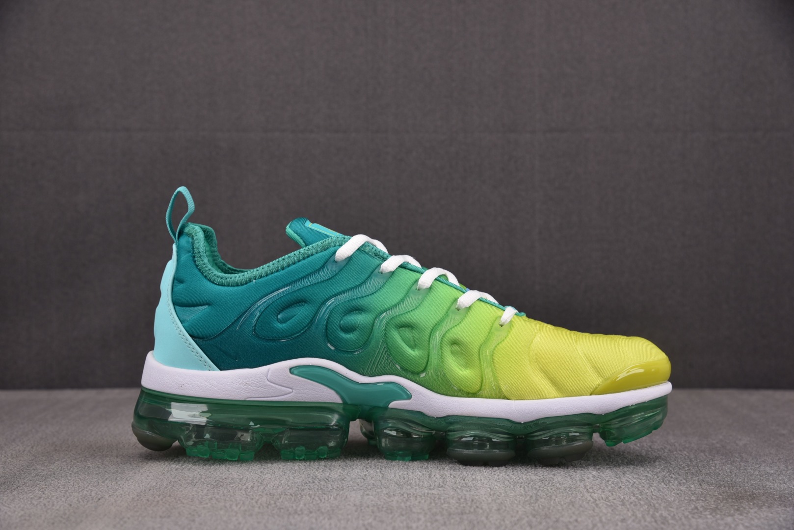  NK Air VaporMax Plus 渐变绿 CI9900-300 尺寸 39 40 40.5 4
