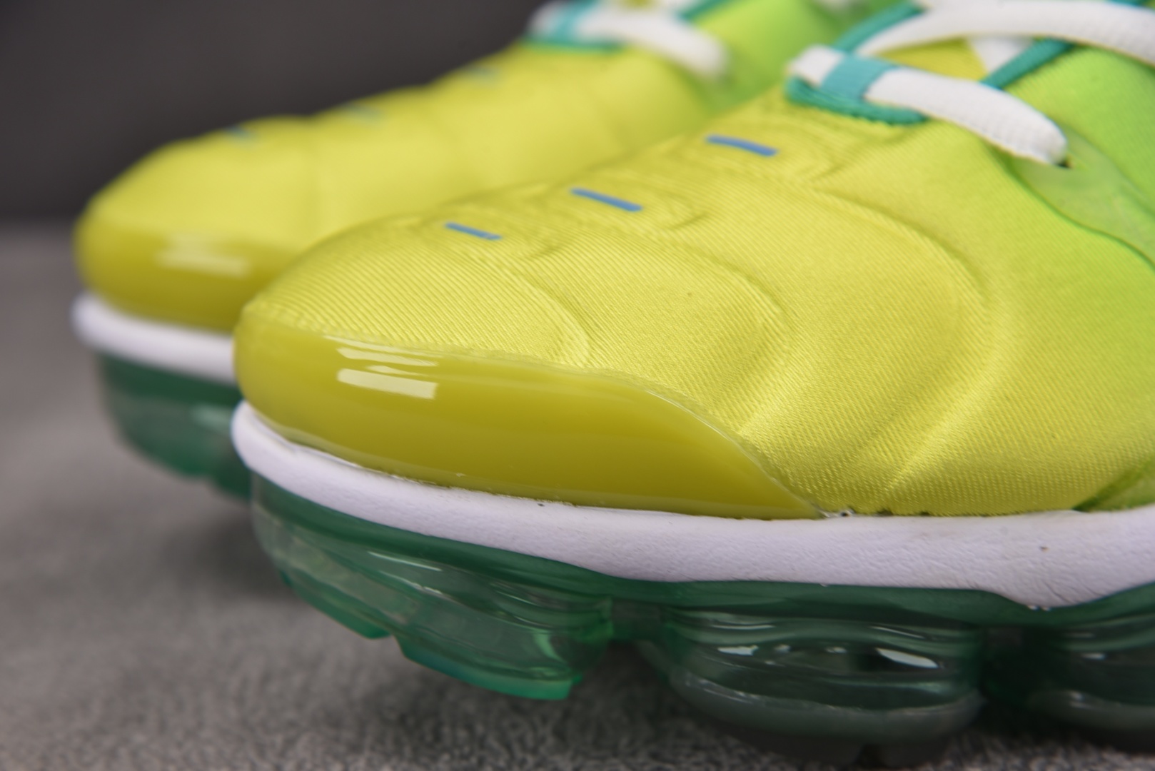  NK Air VaporMax Plus 渐变绿 CI9900-300 尺寸 39 40 40.5 4