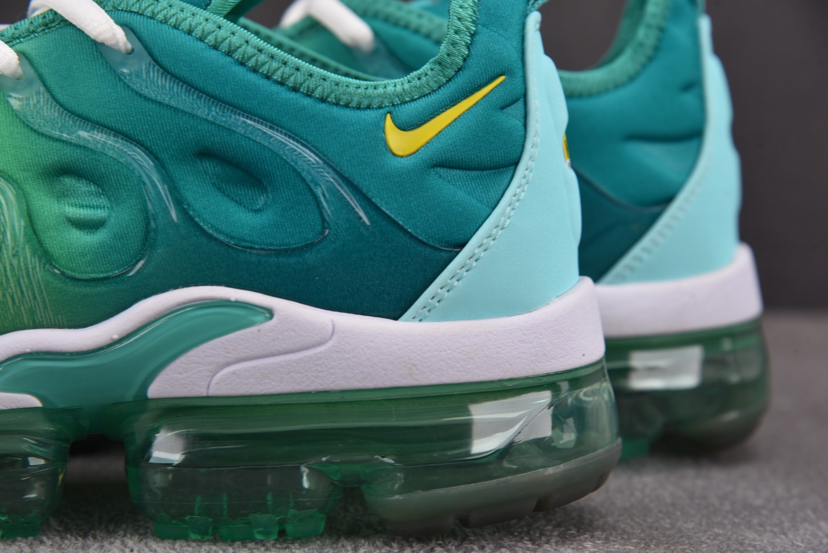  NK Air VaporMax Plus 渐变绿 CI9900-300 尺寸 39 40 40.5 4