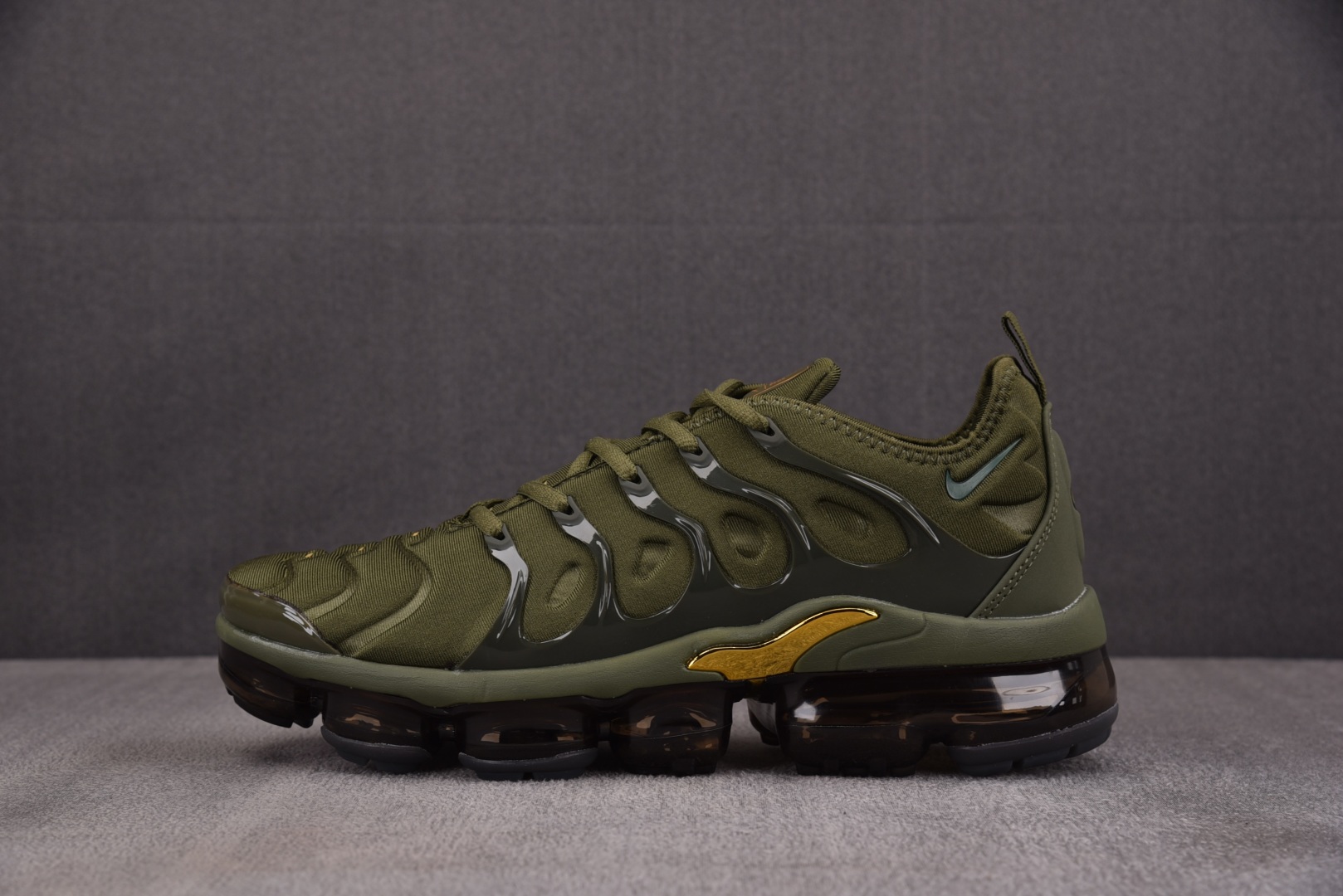  NK Air VaporMax Plus 军绿 -300 尺寸 39 40 40.5 41 42 42