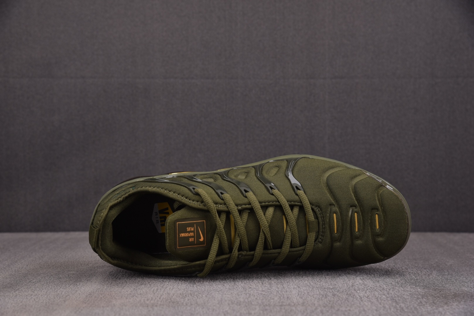  NK Air VaporMax Plus 军绿 -300 尺寸 39 40 40.5 41 42 42