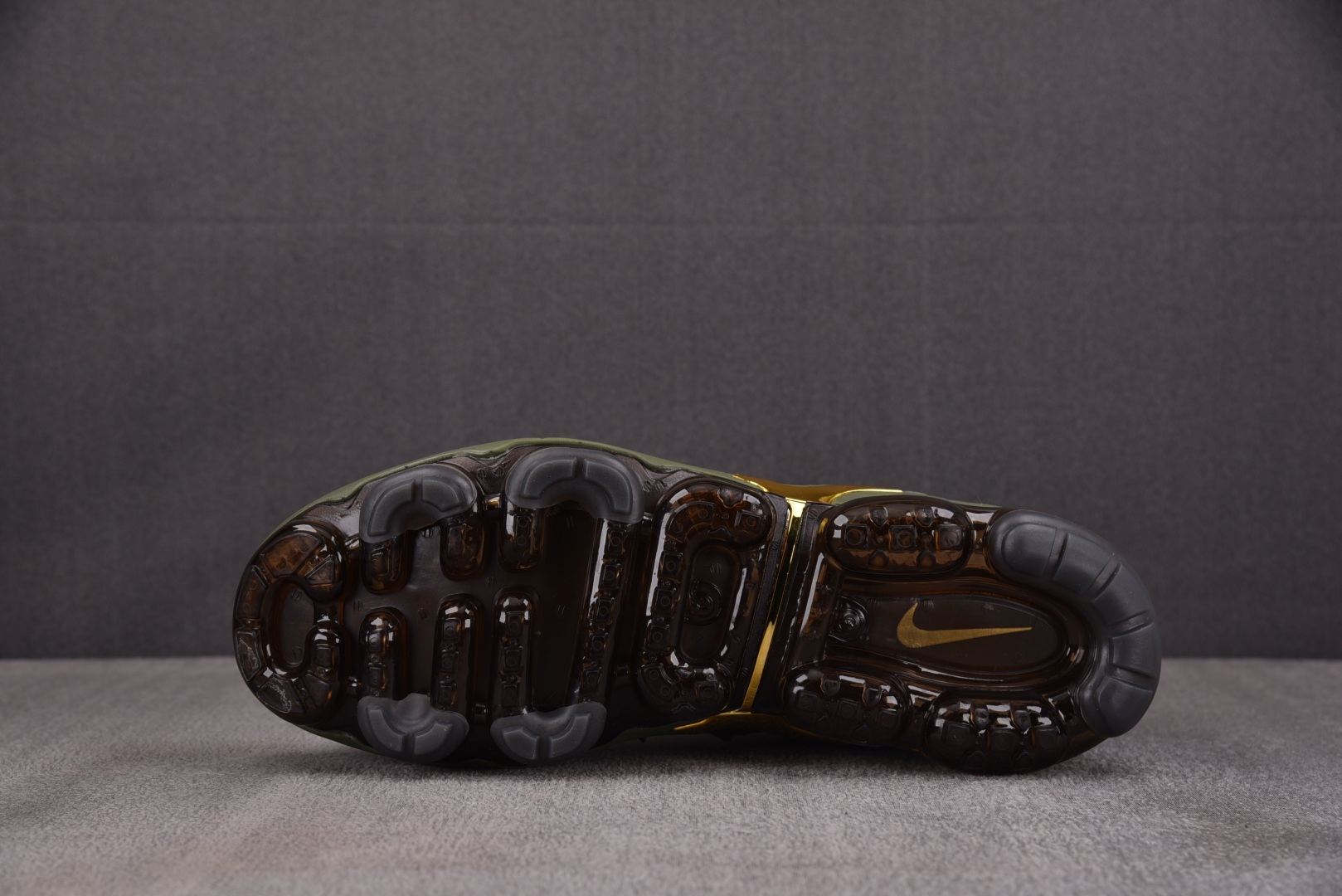  NK Air VaporMax Plus 军绿 -300 尺寸 39 40 40.5 41 42 42