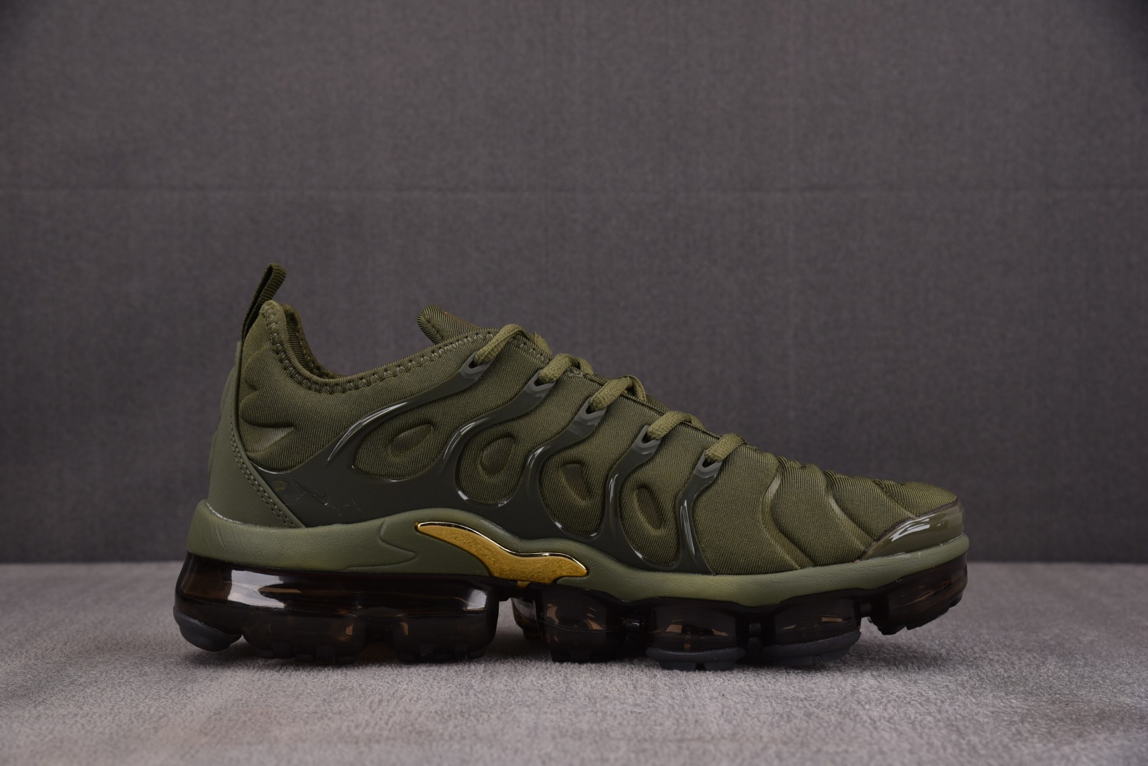  NK Air VaporMax Plus 军绿 -300 尺寸 39 40 40.5 41 42 42