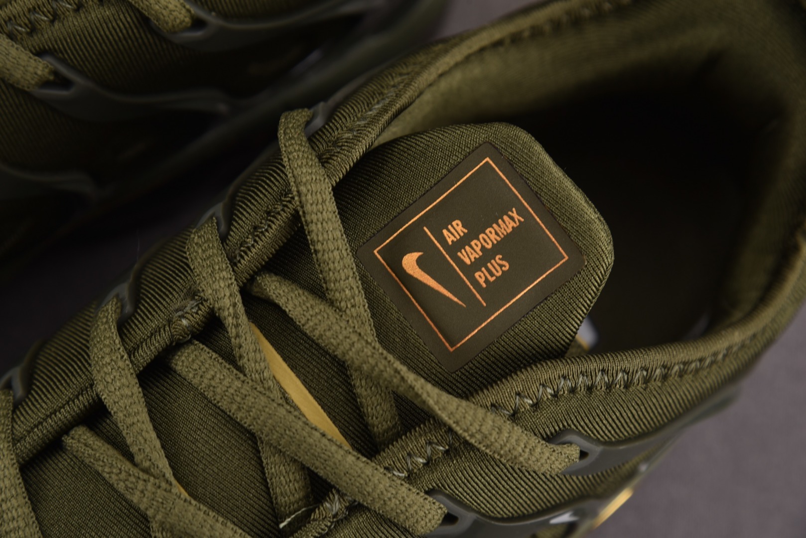  NK Air VaporMax Plus 军绿 -300 尺寸 39 40 40.5 41 42 42