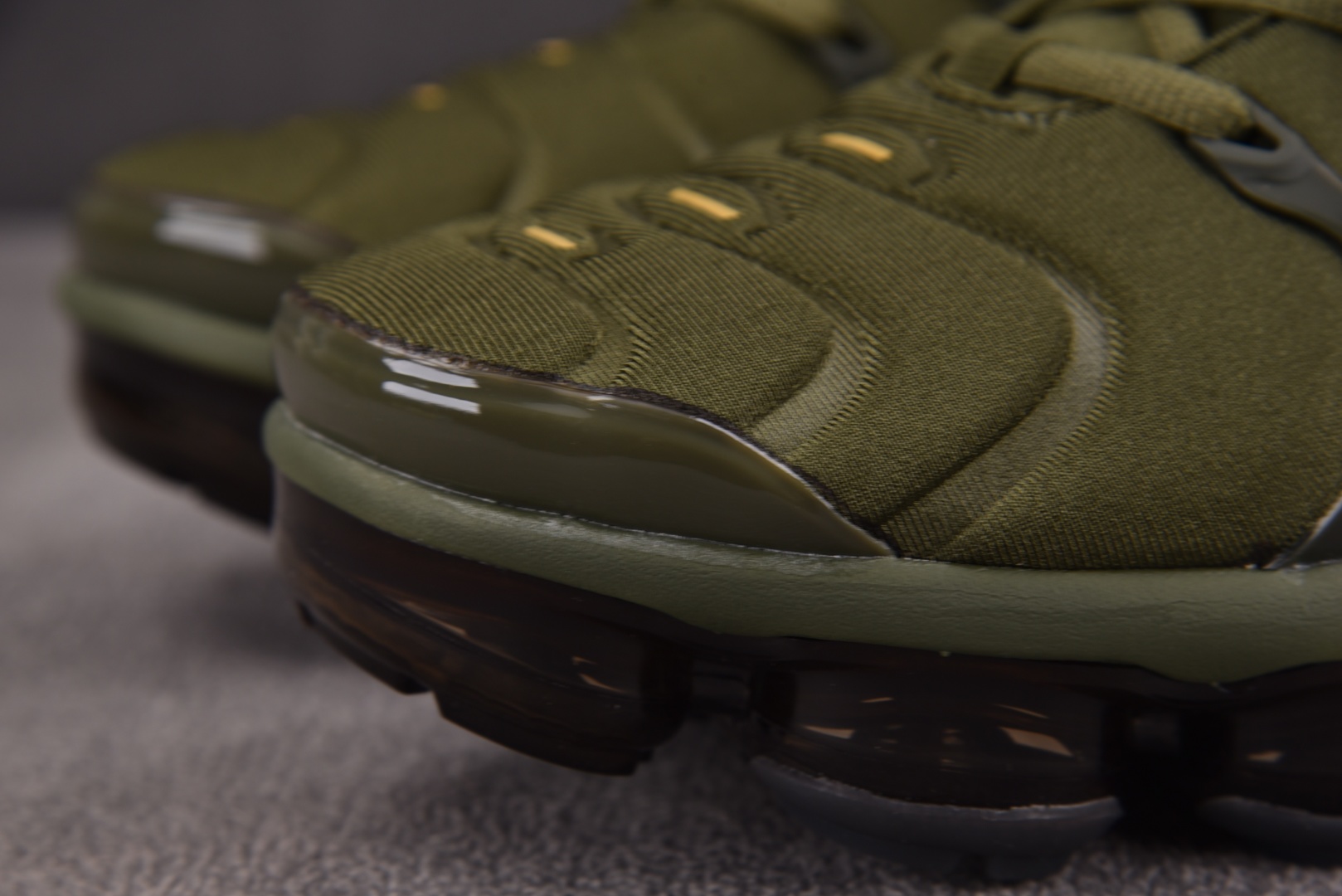  NK Air VaporMax Plus 军绿 -300 尺寸 39 40 40.5 41 42 42