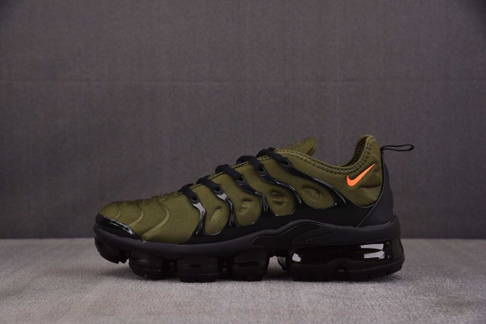 NK Air VaporMax Plus 军绿黑 AO4688-300 尺寸 39 40 40.5 4