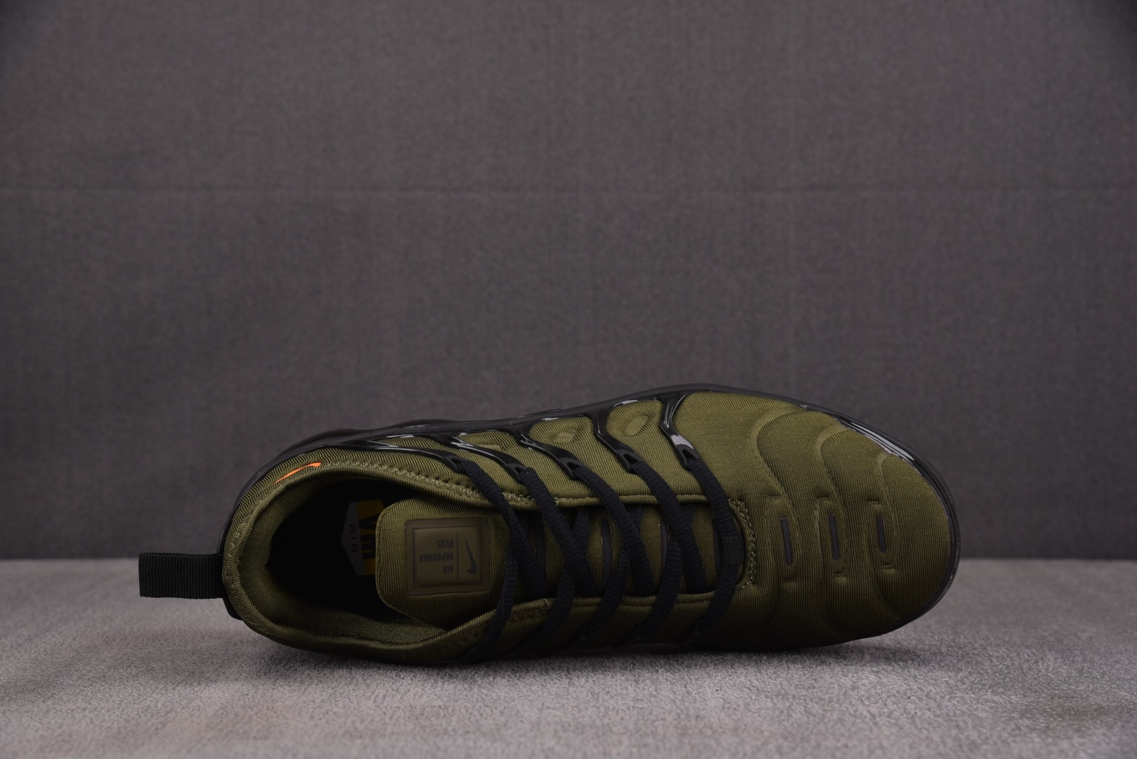 NK Air VaporMax Plus 军绿黑 AO4688-300 尺寸 39 40 40.5 4