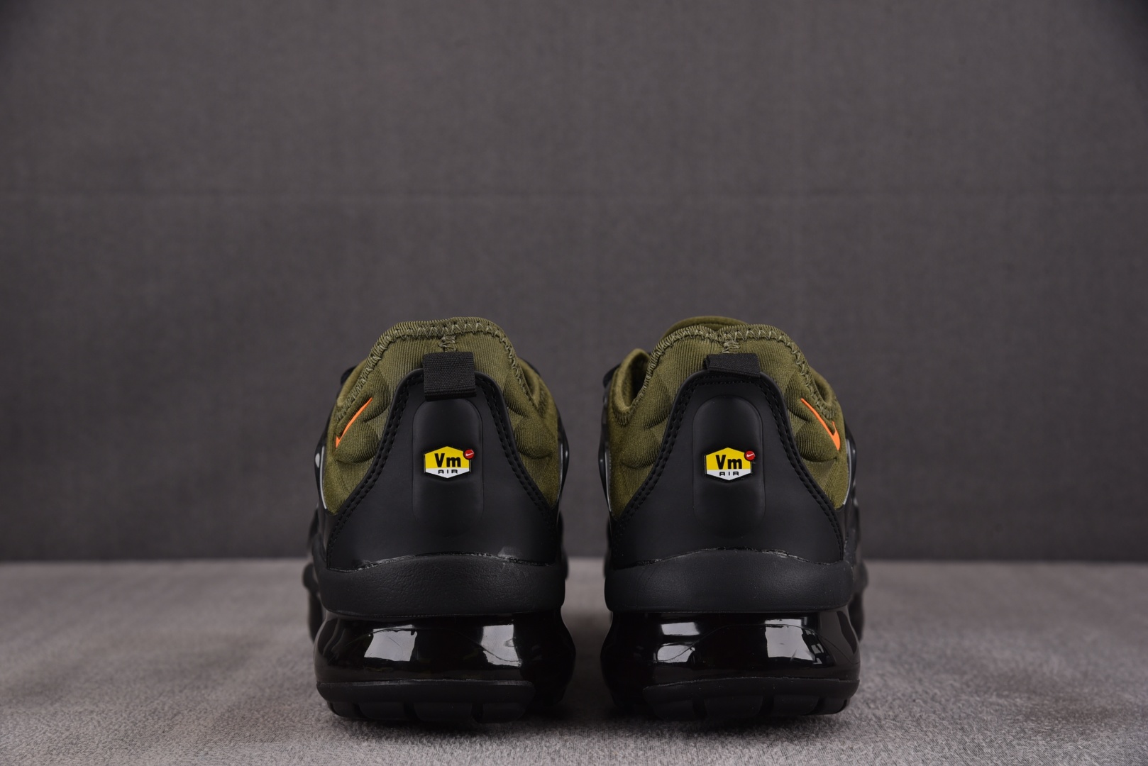  NK Air VaporMax Plus 军绿黑 AO4688-300 尺寸 39 40 40.5 4
